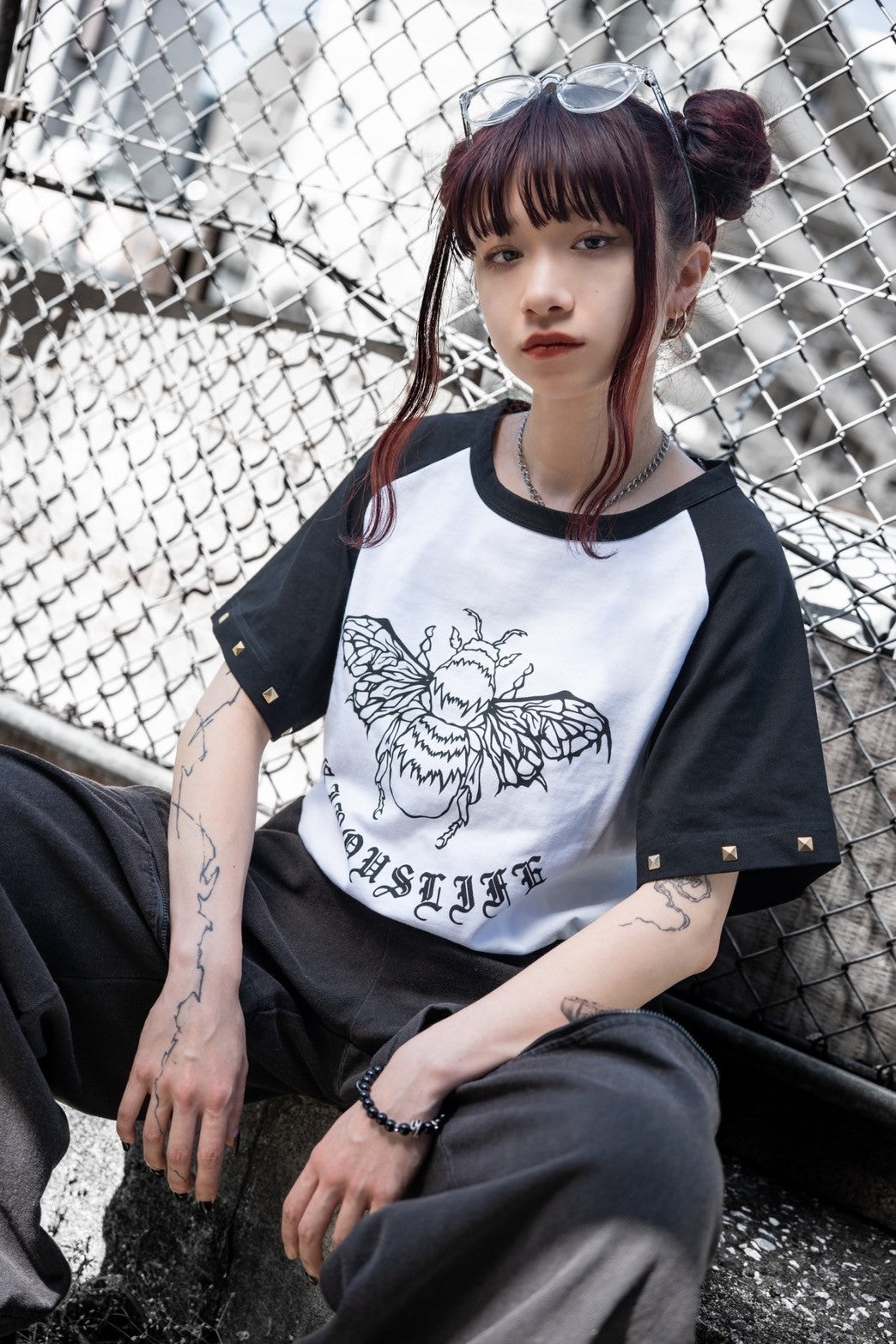 gibous bee butterfly raglan t shirt white