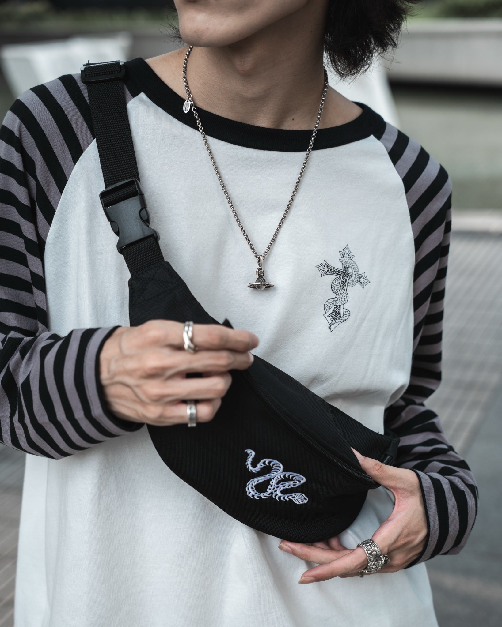 gibous skull snake waist pouch black