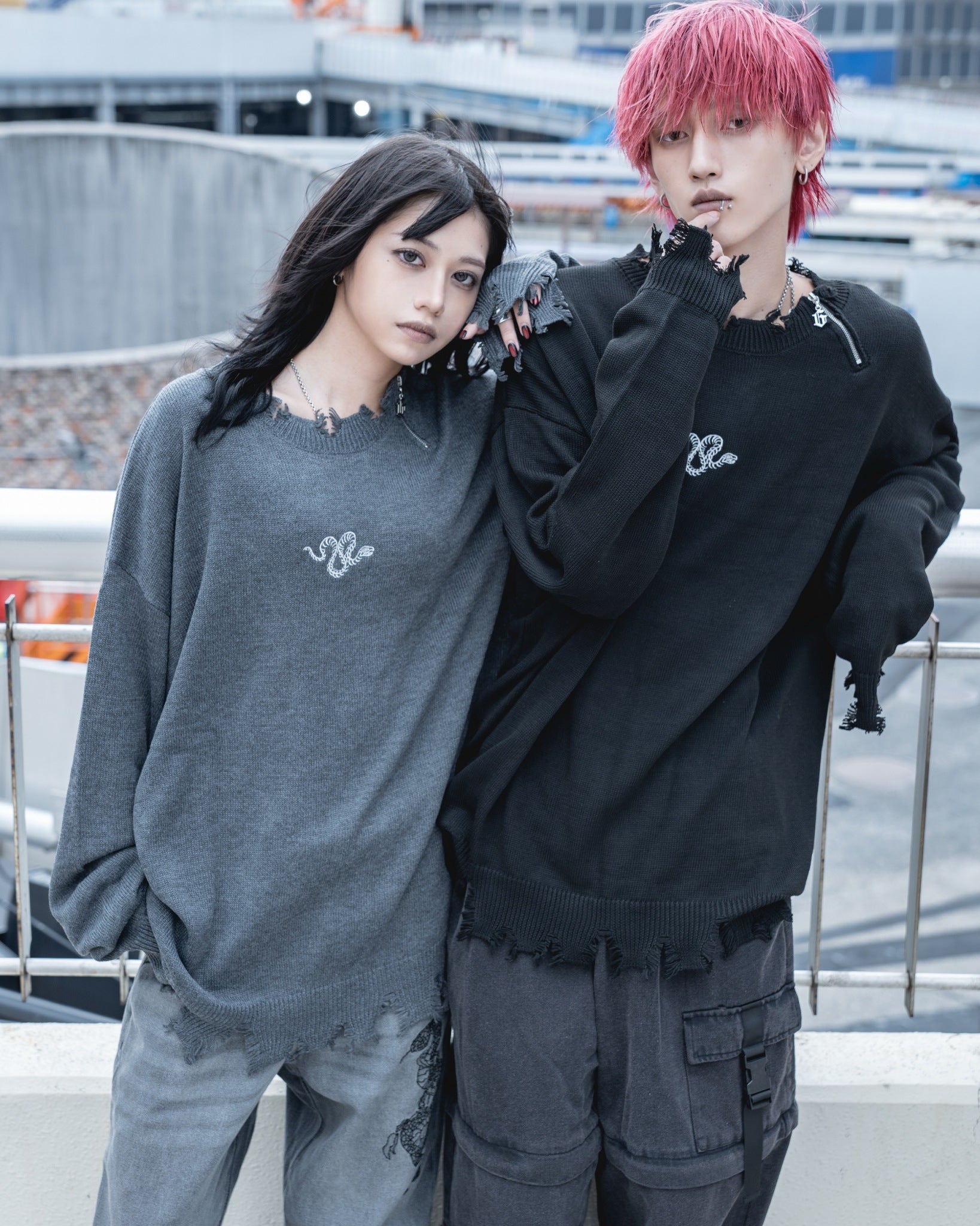 【再販】gibous damage zip knit black