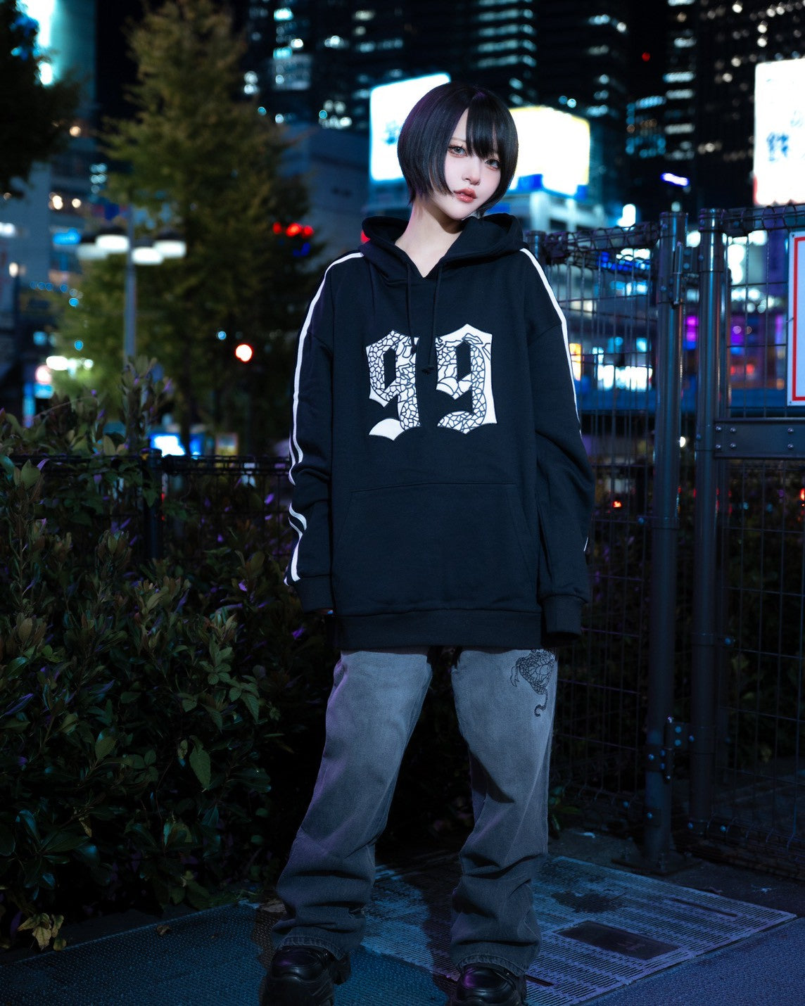 gibous velour numbering dark vneck sweatshirt black