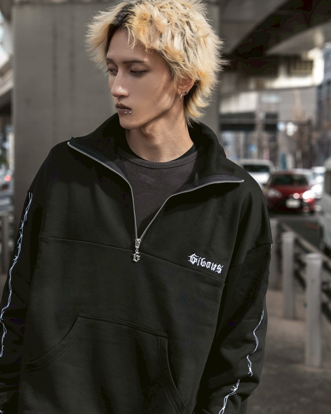 gibous barbed wire halfzip sweat black
