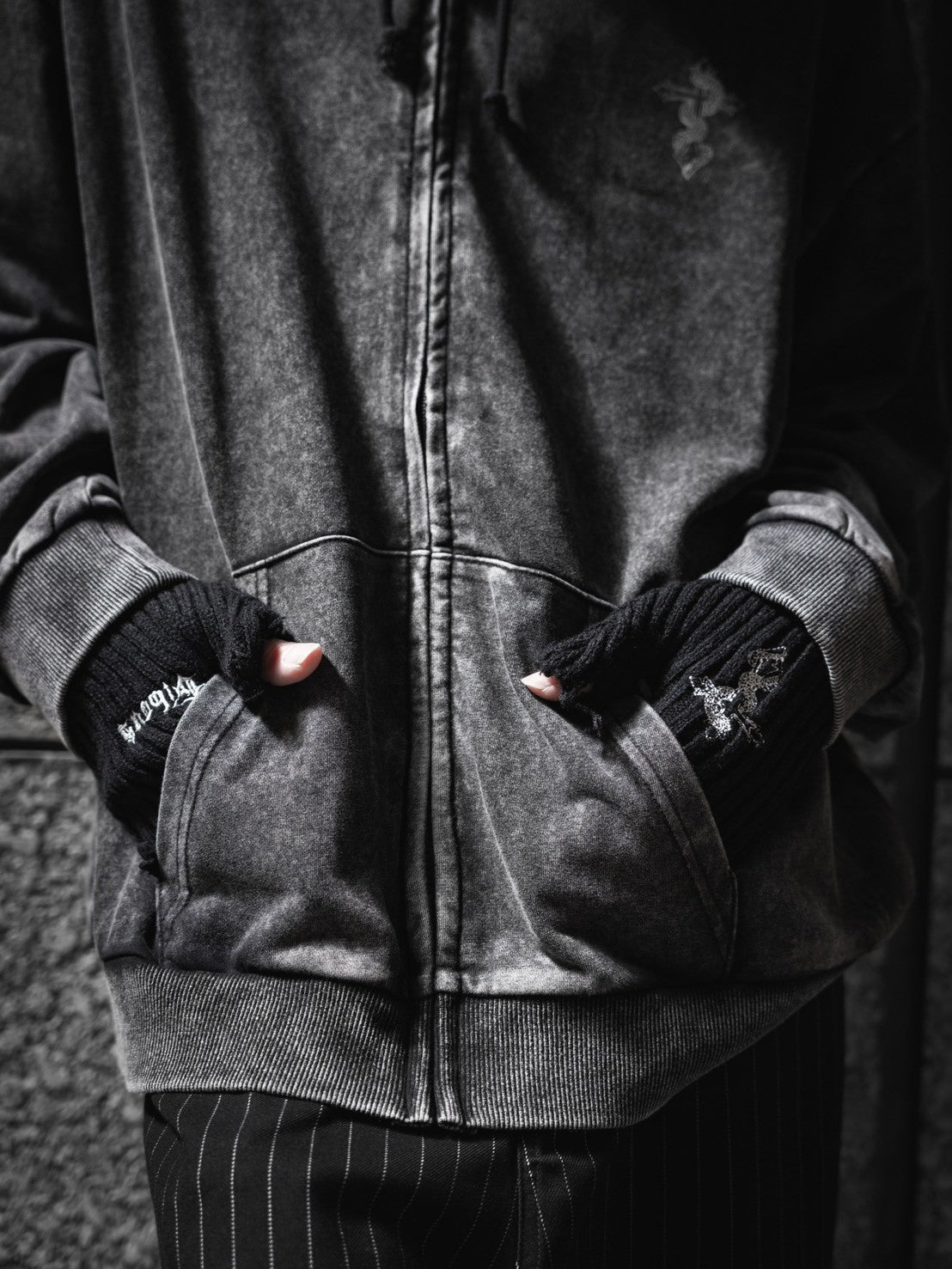 gibous damage knit arm cover