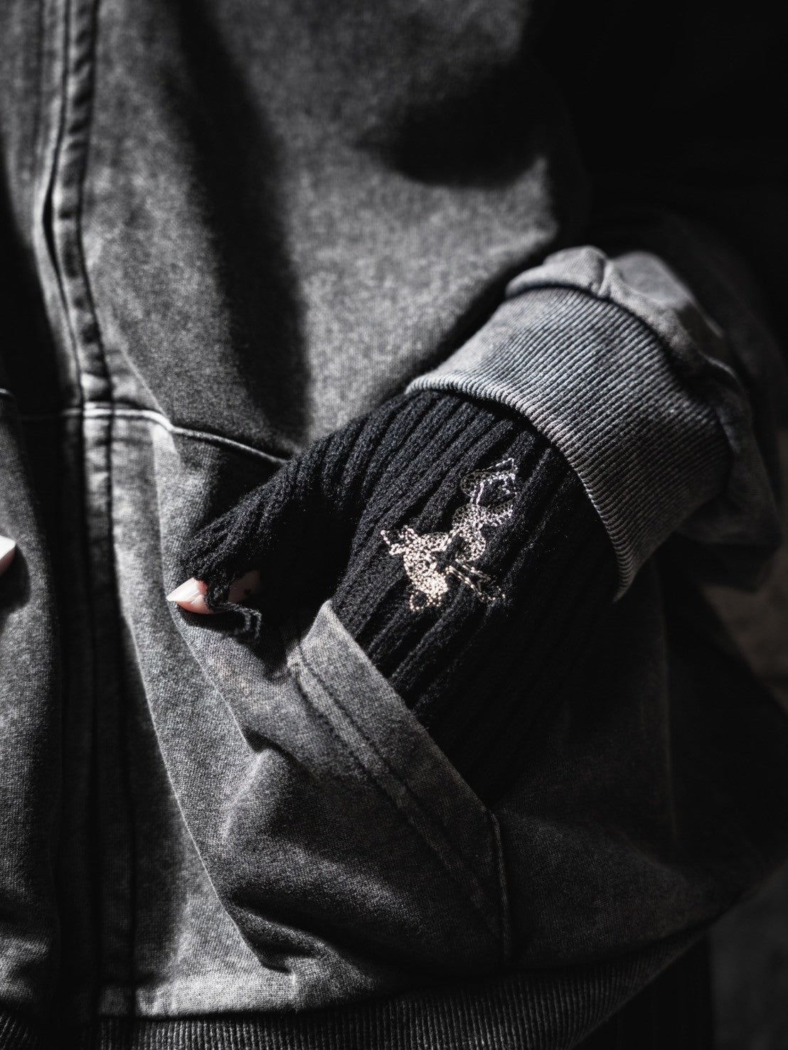 gibous damage knit arm cover