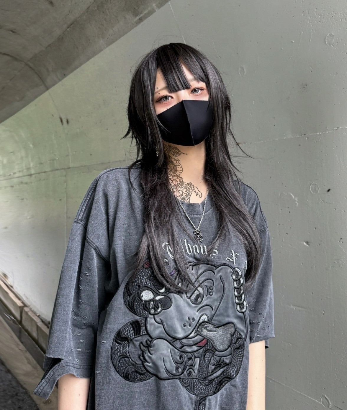 【再販】gibous×GALFY snake dog damage T shirt ink black