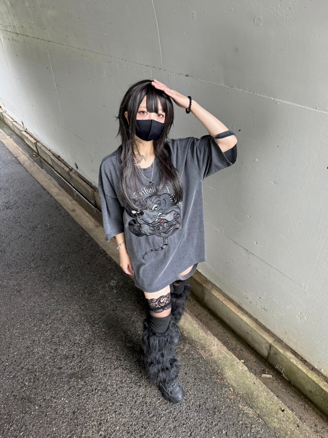 【再販】gibous×GALFY snake dog damage T shirt ink black