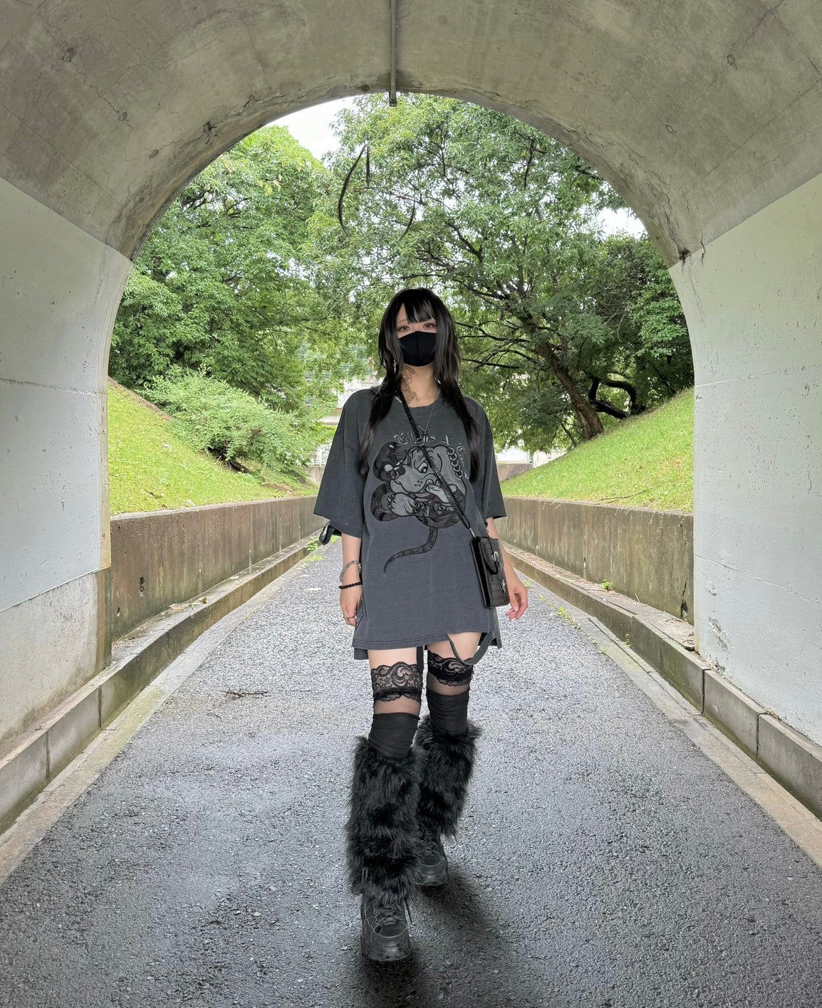 【再販】gibous×GALFY snake dog damage T shirt ink black