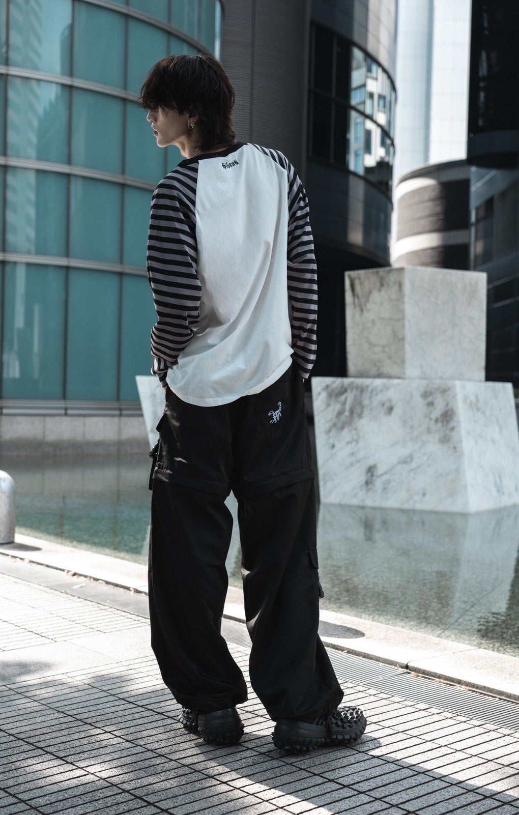 gibous border snake cross raglan long tshirt
