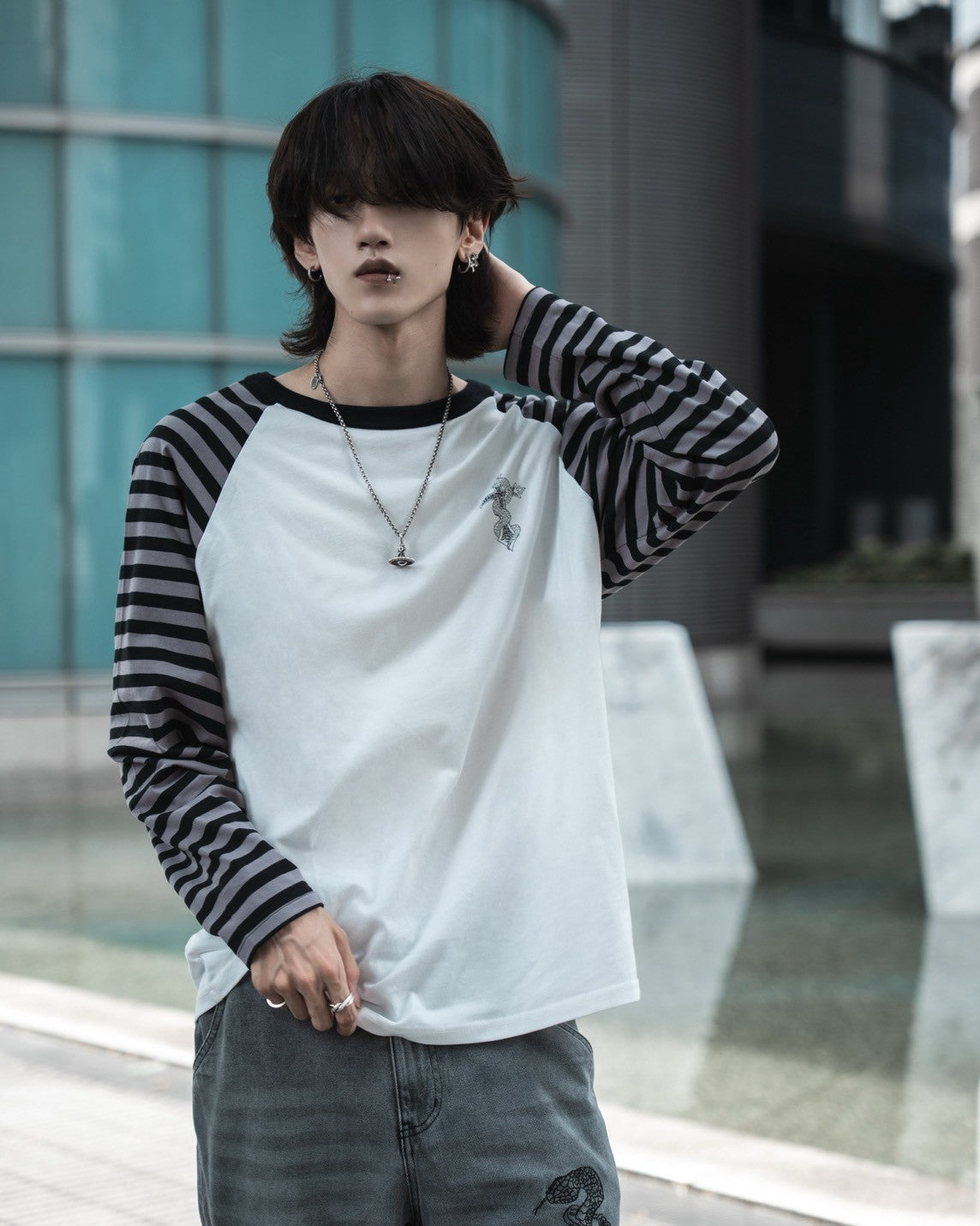 gibous border snake cross raglan long tshirt
