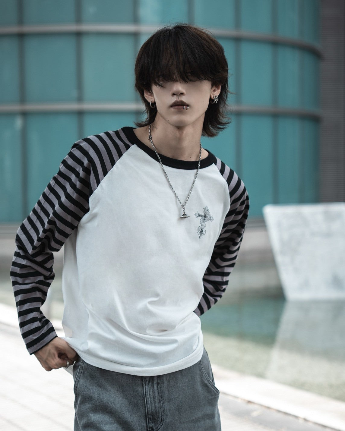 gibous border snake cross raglan long tshirt