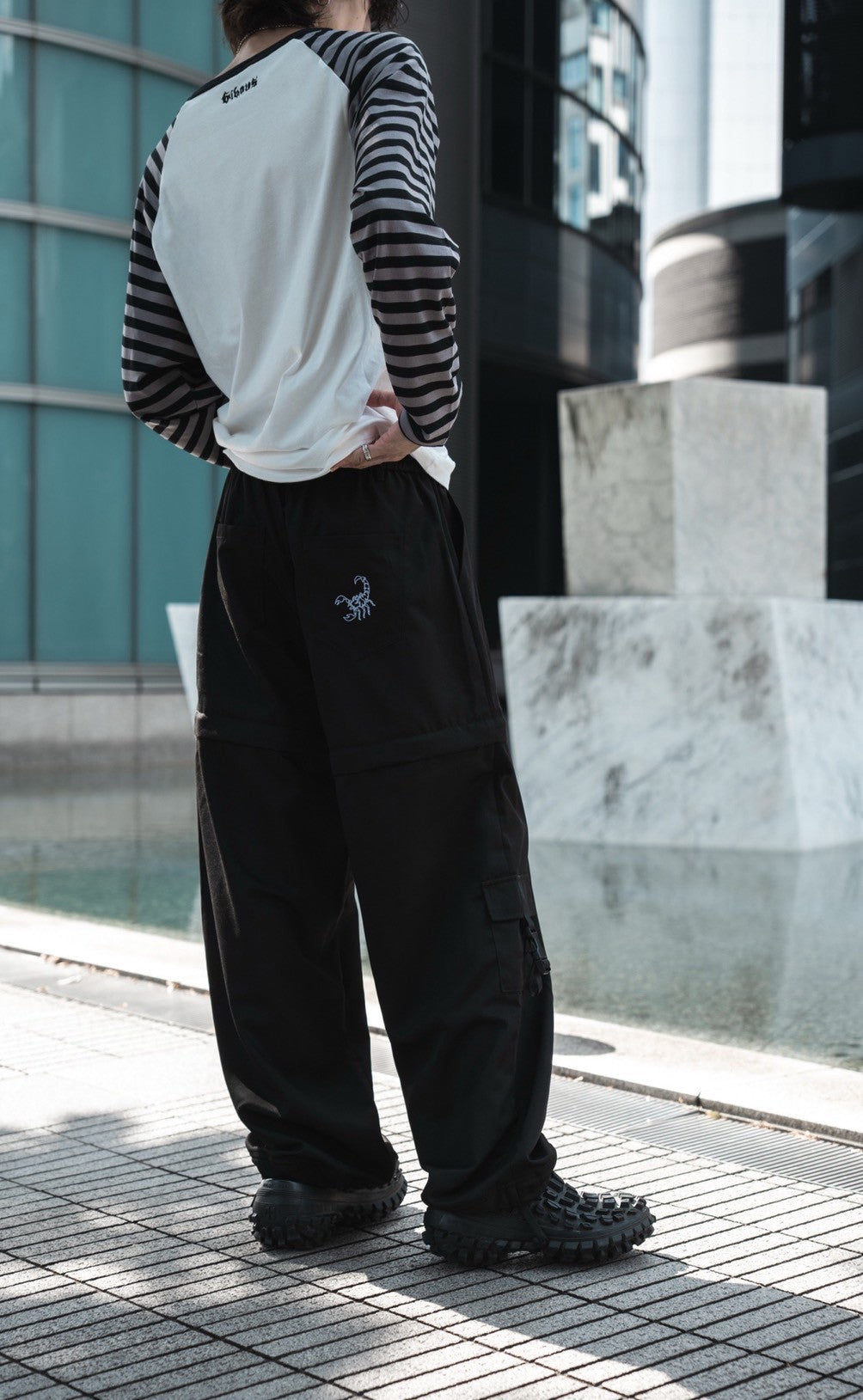 gibous border snake cross raglan long tshirt