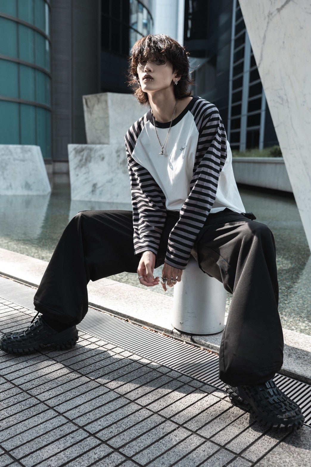 gibous border snake cross raglan long tshirt