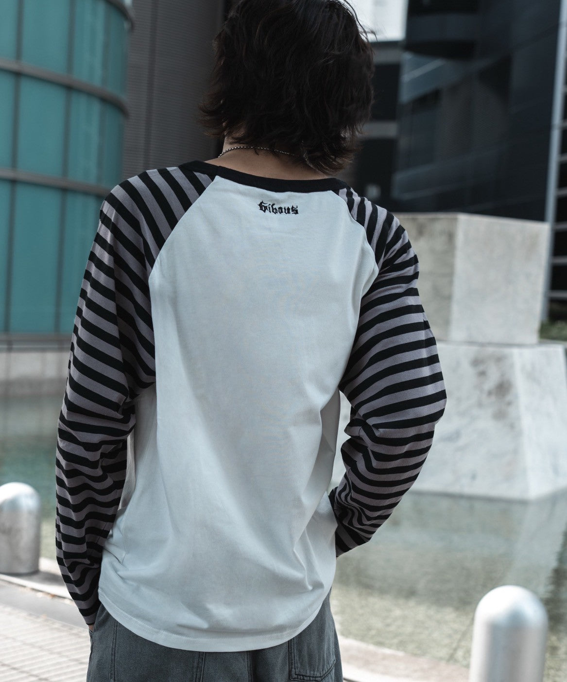 gibous border snake cross raglan long tshirt