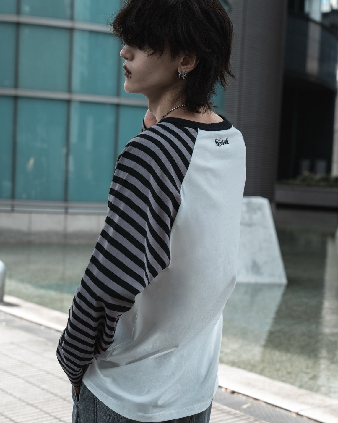 gibous border snake cross raglan long tshirt