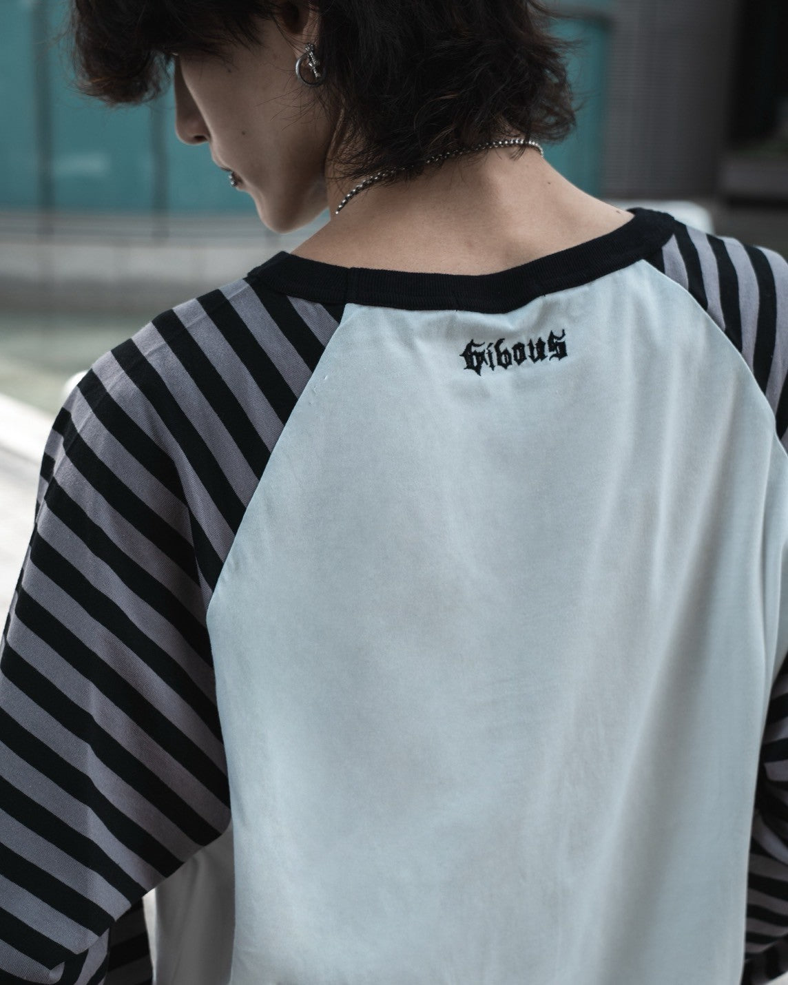 gibous border snake cross raglan long tshirt