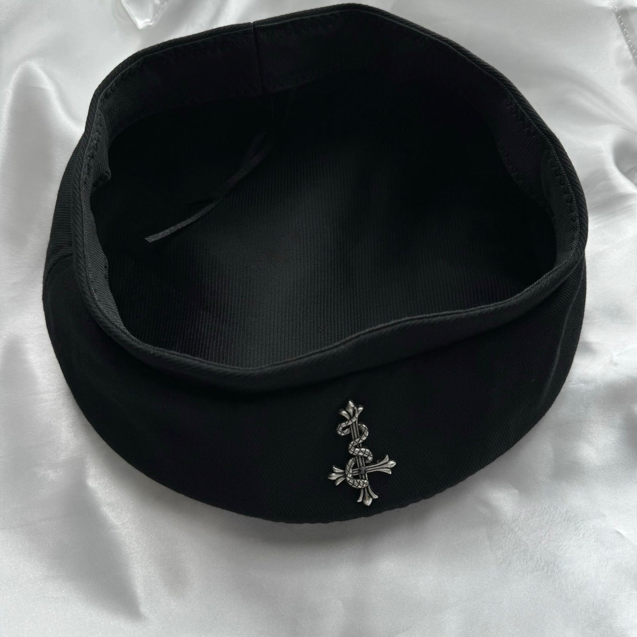 gibous snake cross beret