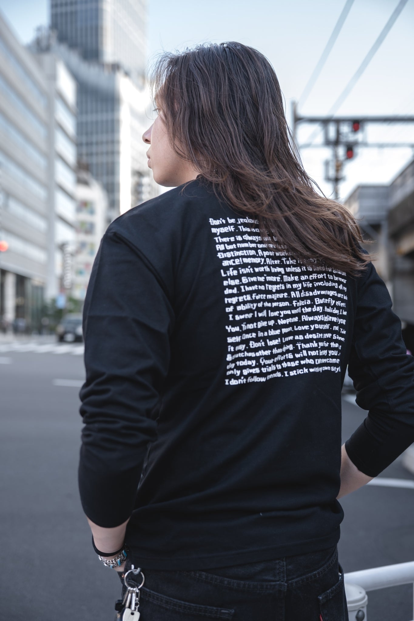 gibous snake long t shirt black