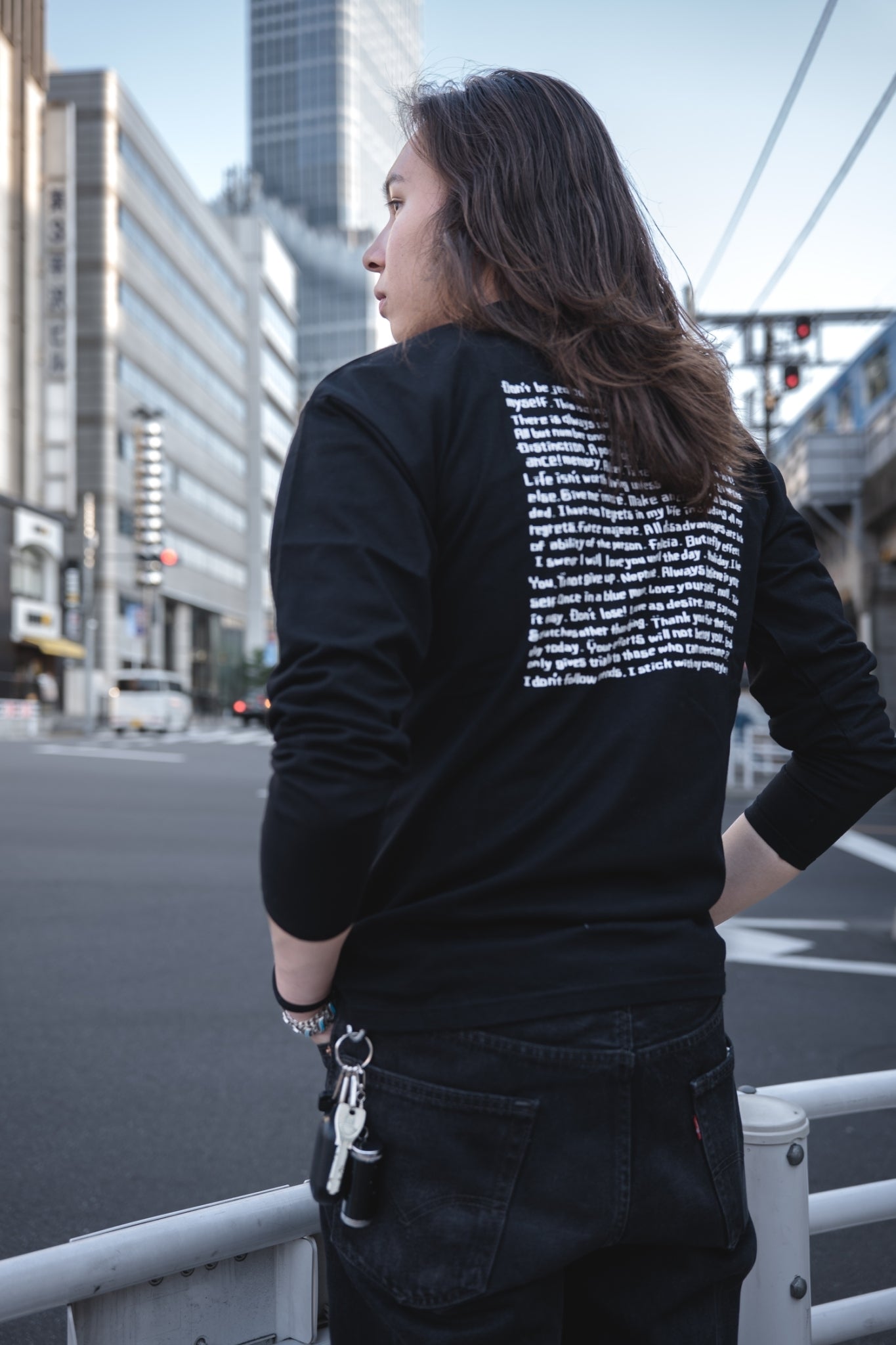 gibous snake long t shirt black