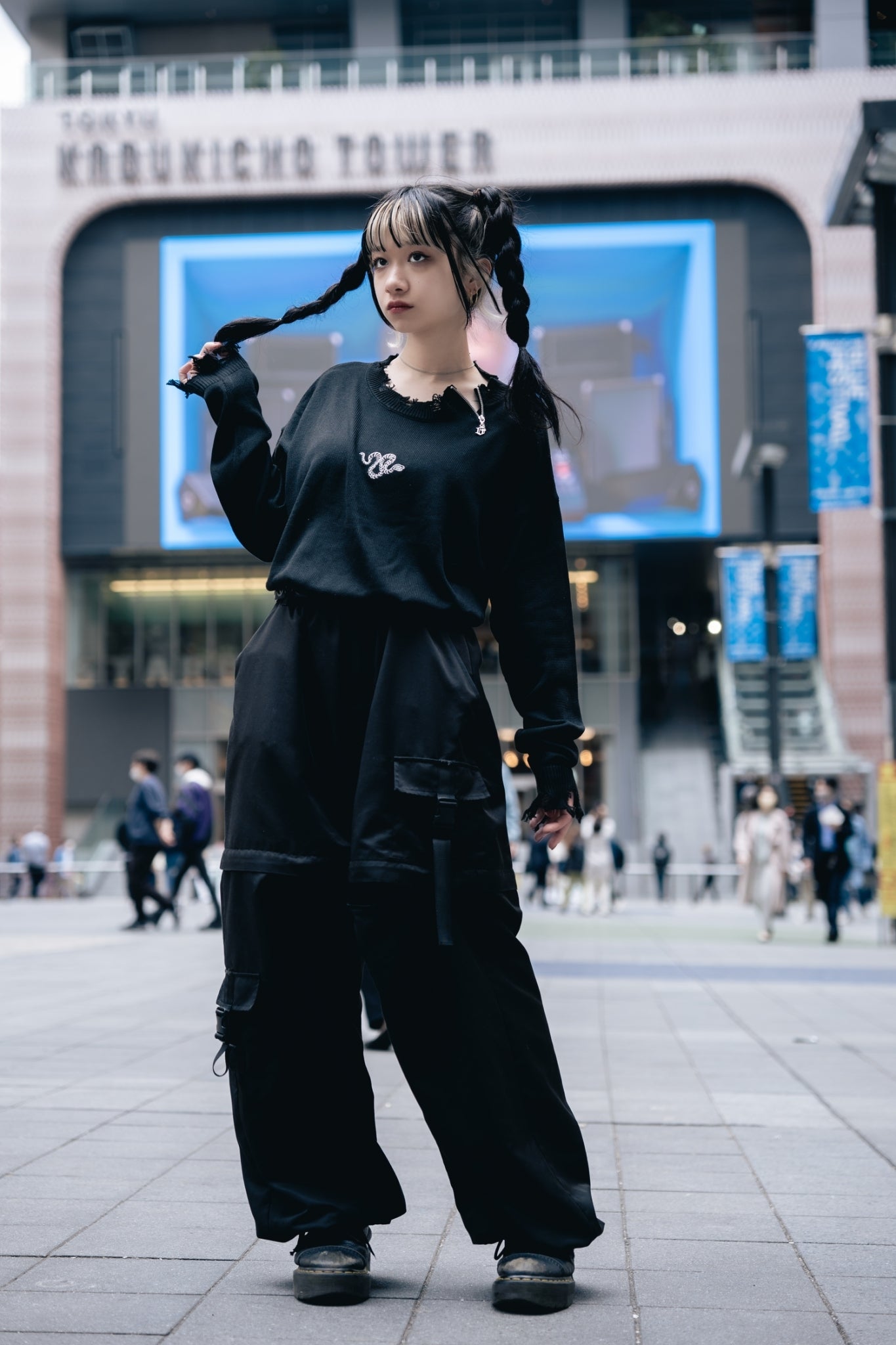 gibous damage zip knit black