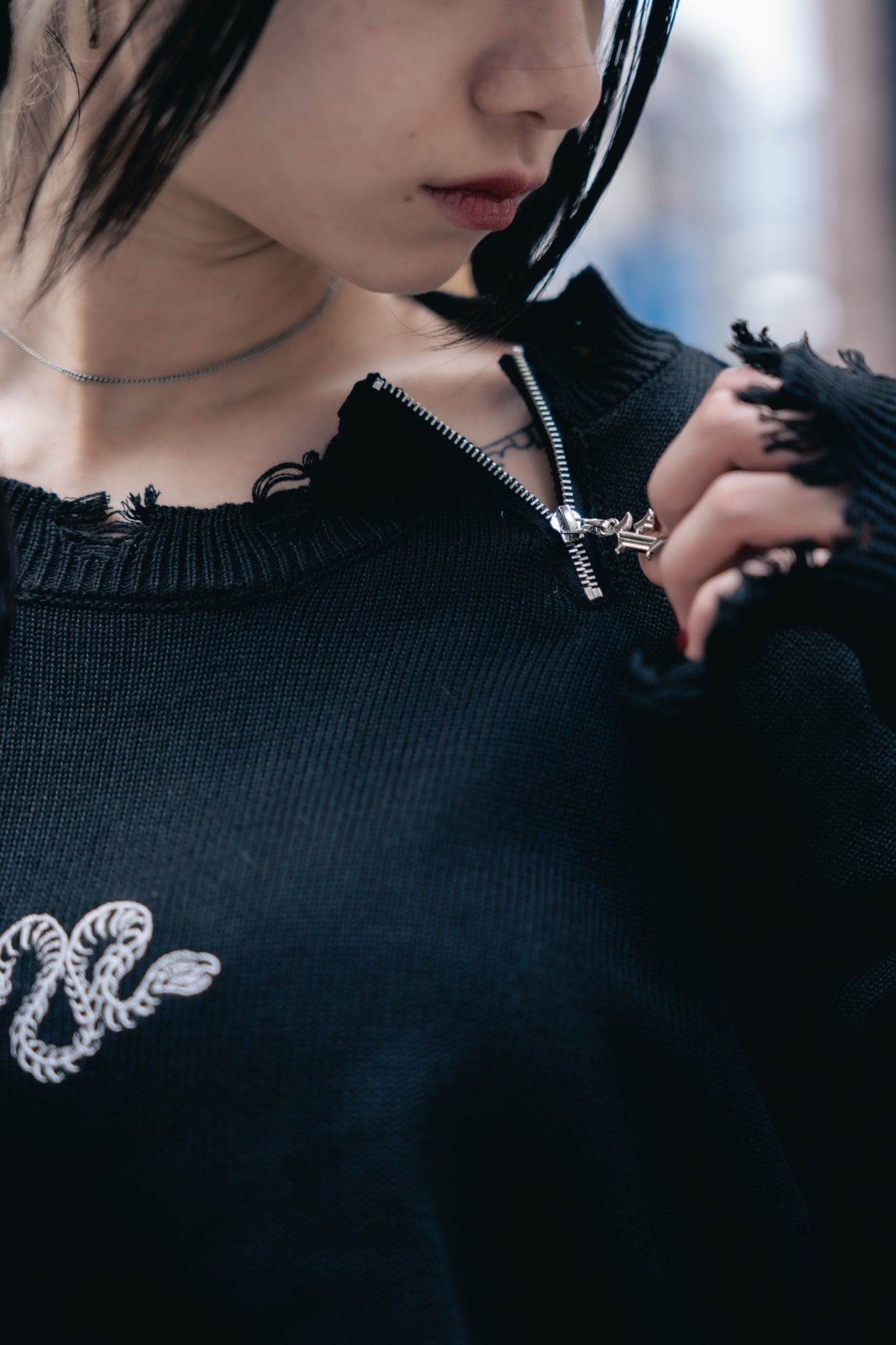 gibous damage zip knit black