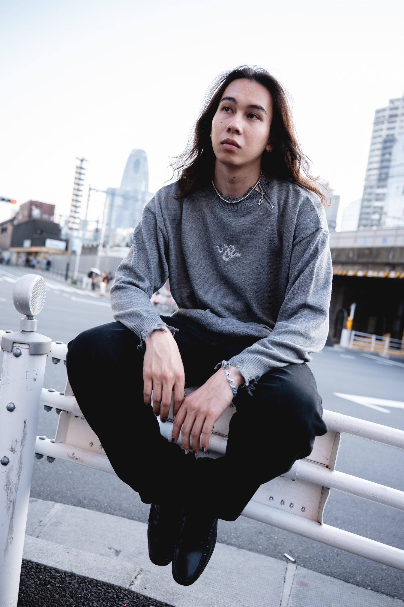 gibous damage zip knit gray
