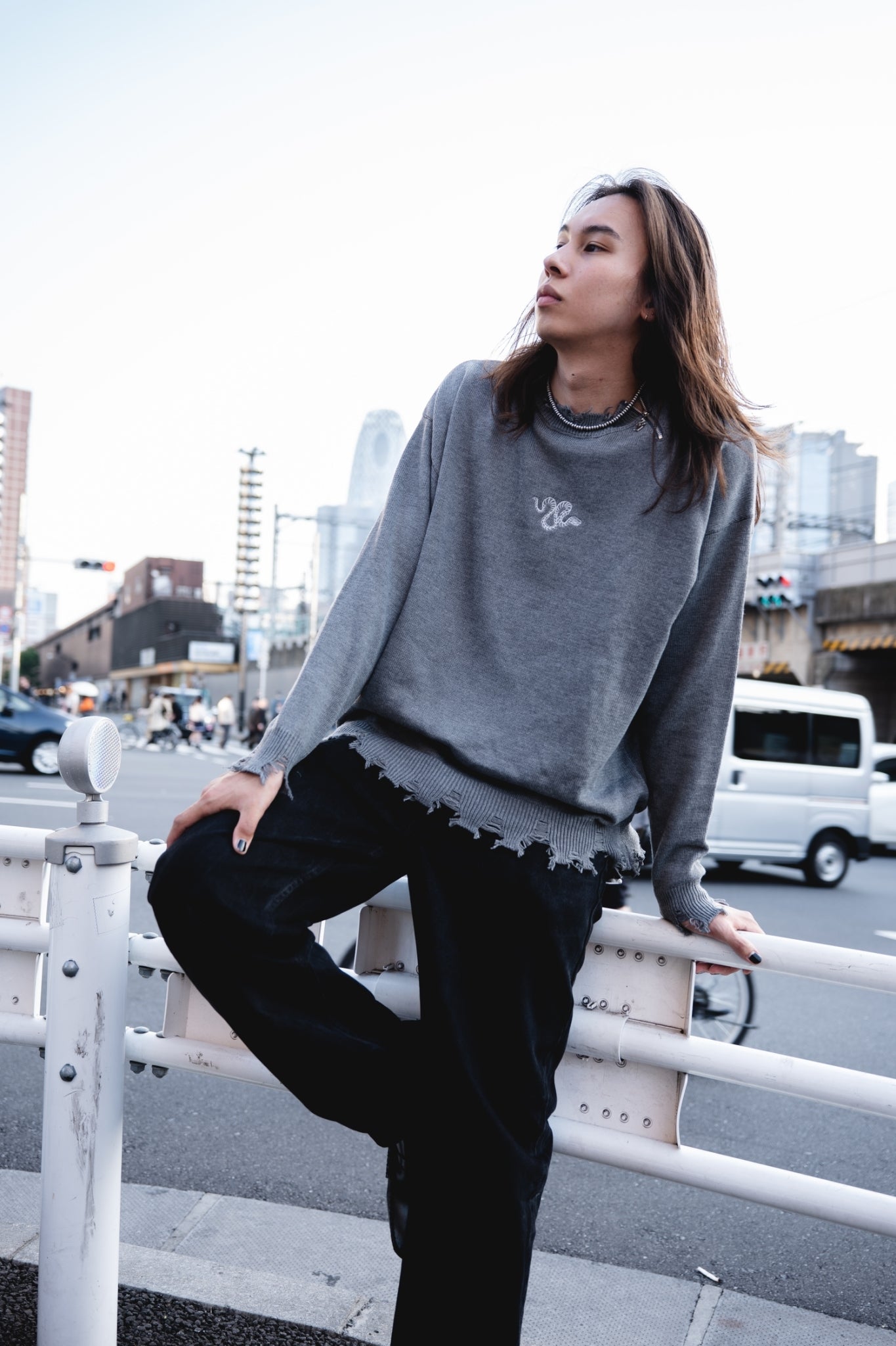 gibous damage zip knit gray