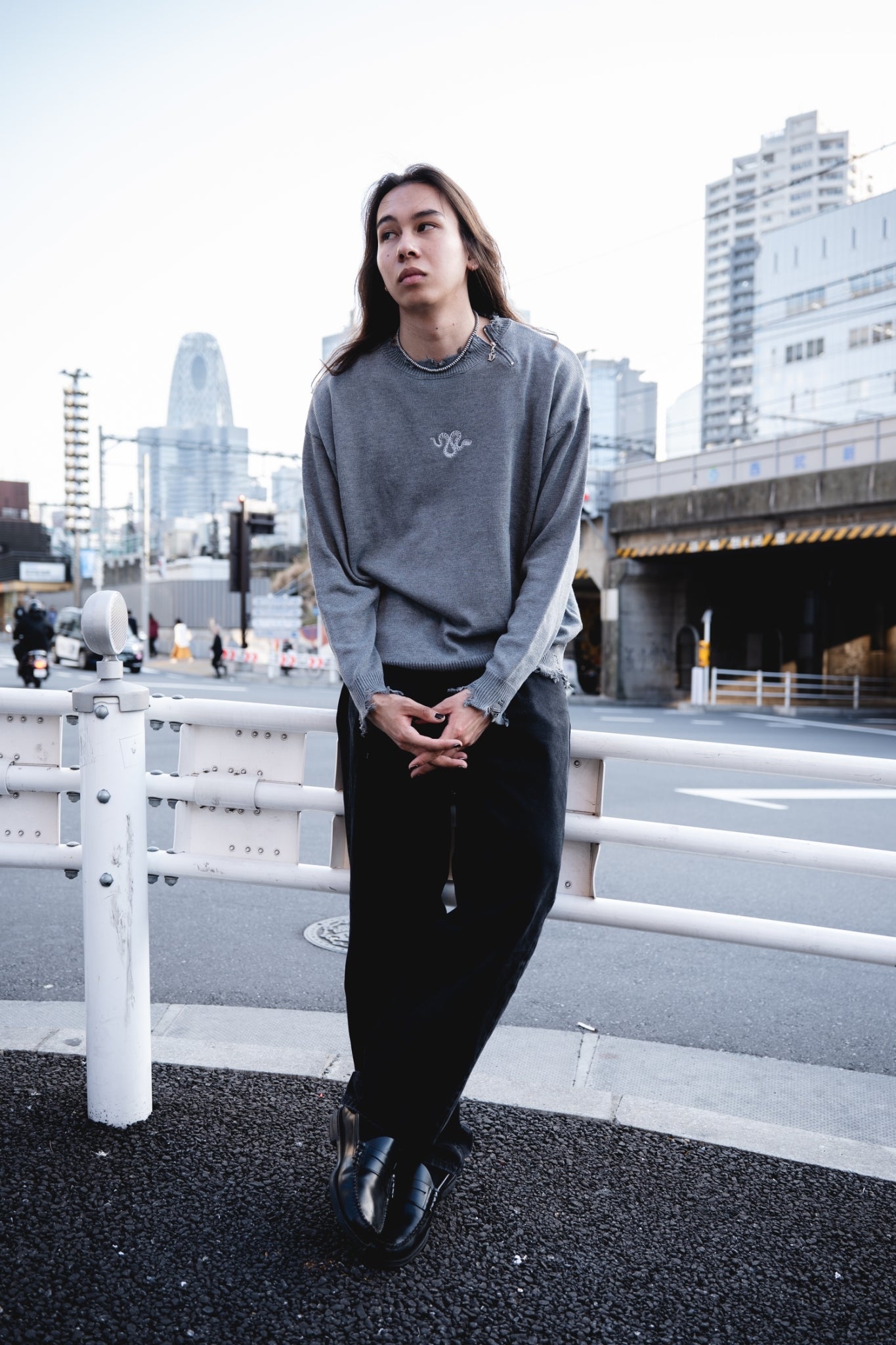 gibous damage zip knit gray