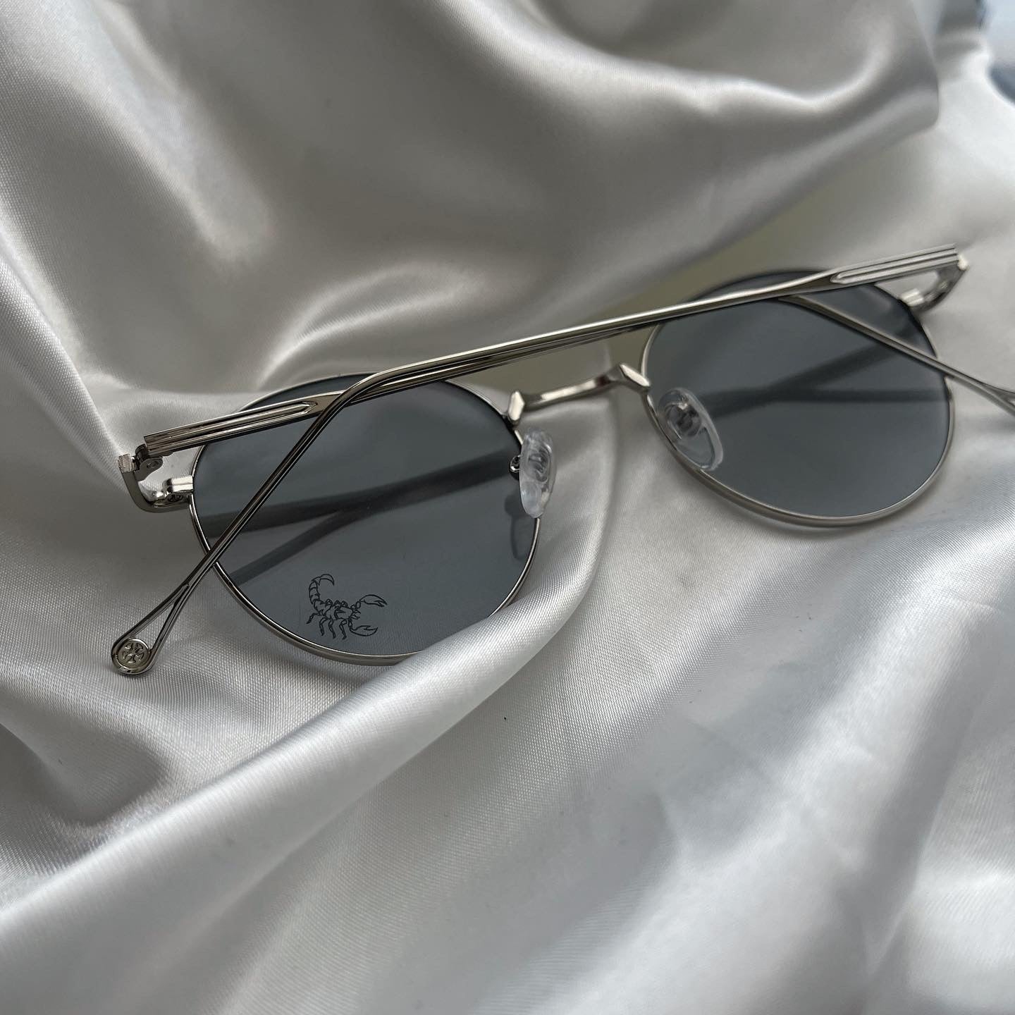 【予約販売】gibous scorpion sunglasses