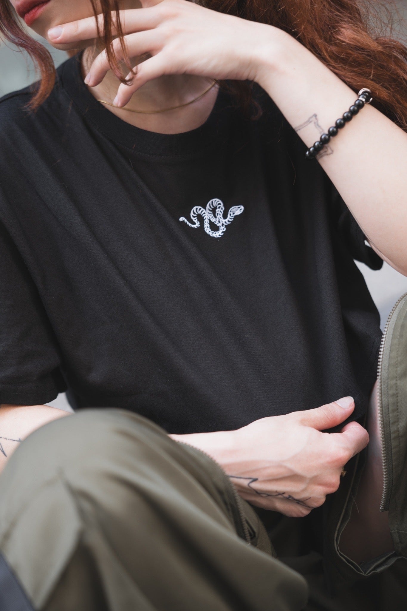 gibous skull snake short t shirt black