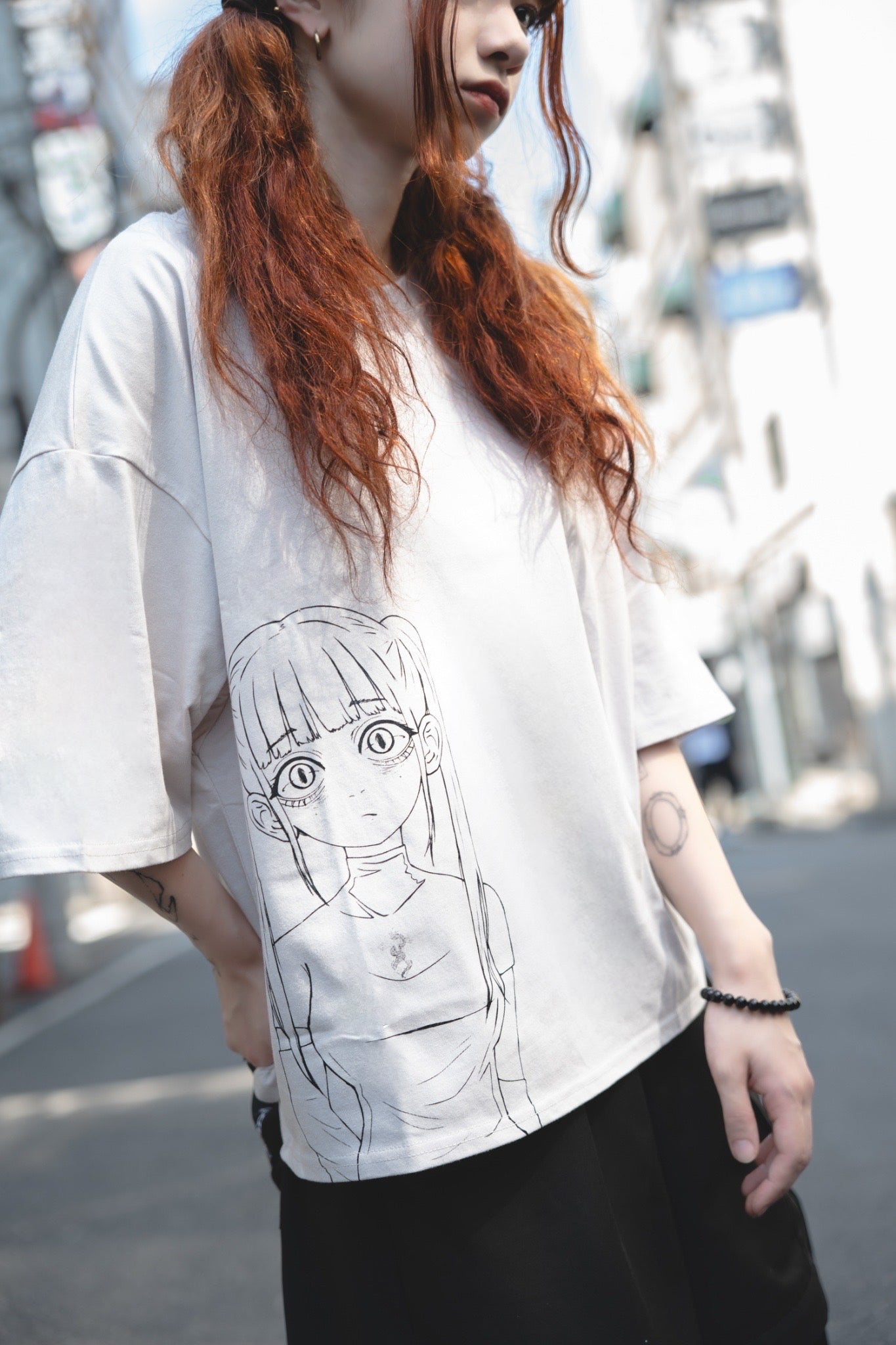 gibous side girl print t shirt off white