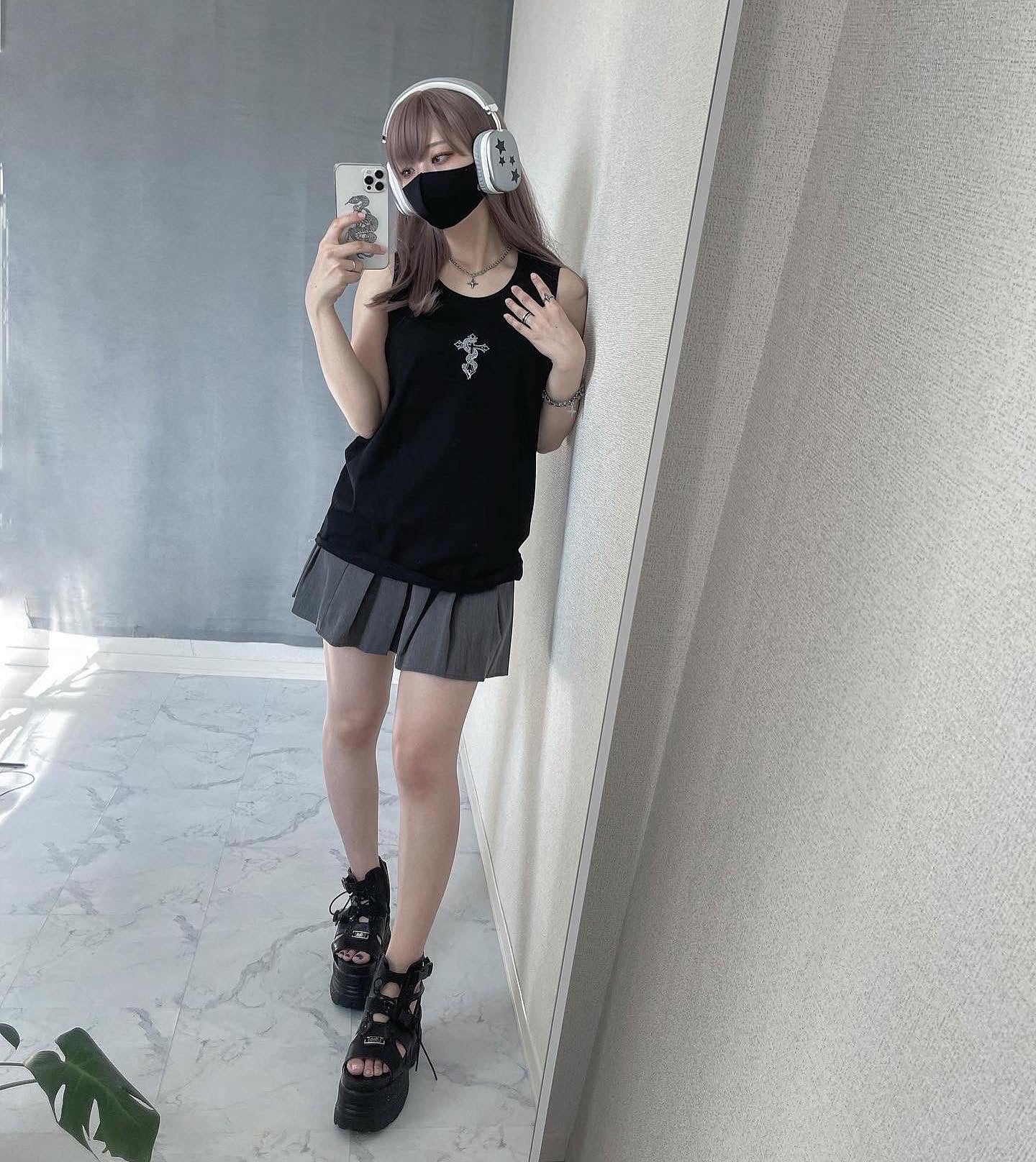 gibous snake cross tank top black