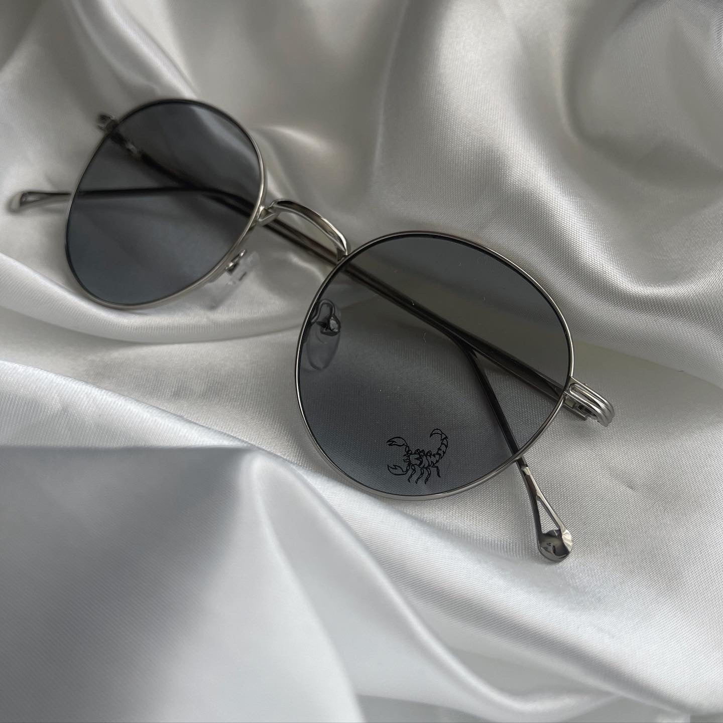 【予約販売】gibous scorpion sunglasses