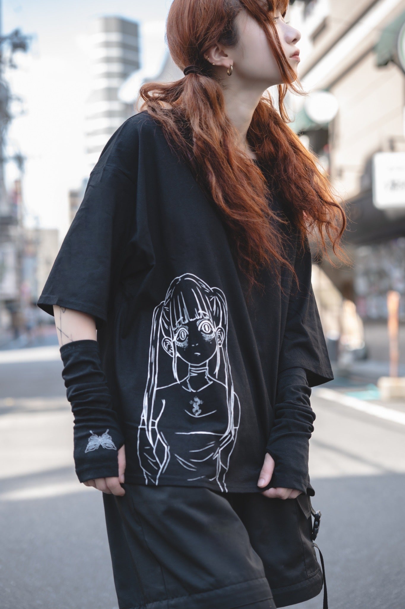 gibous side girl print t shirt black