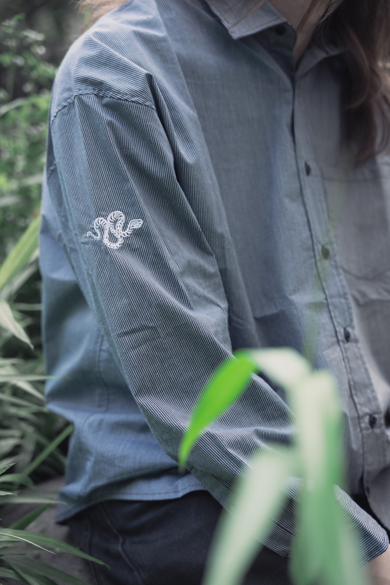gibous scorpion stripe shirt gray×black
