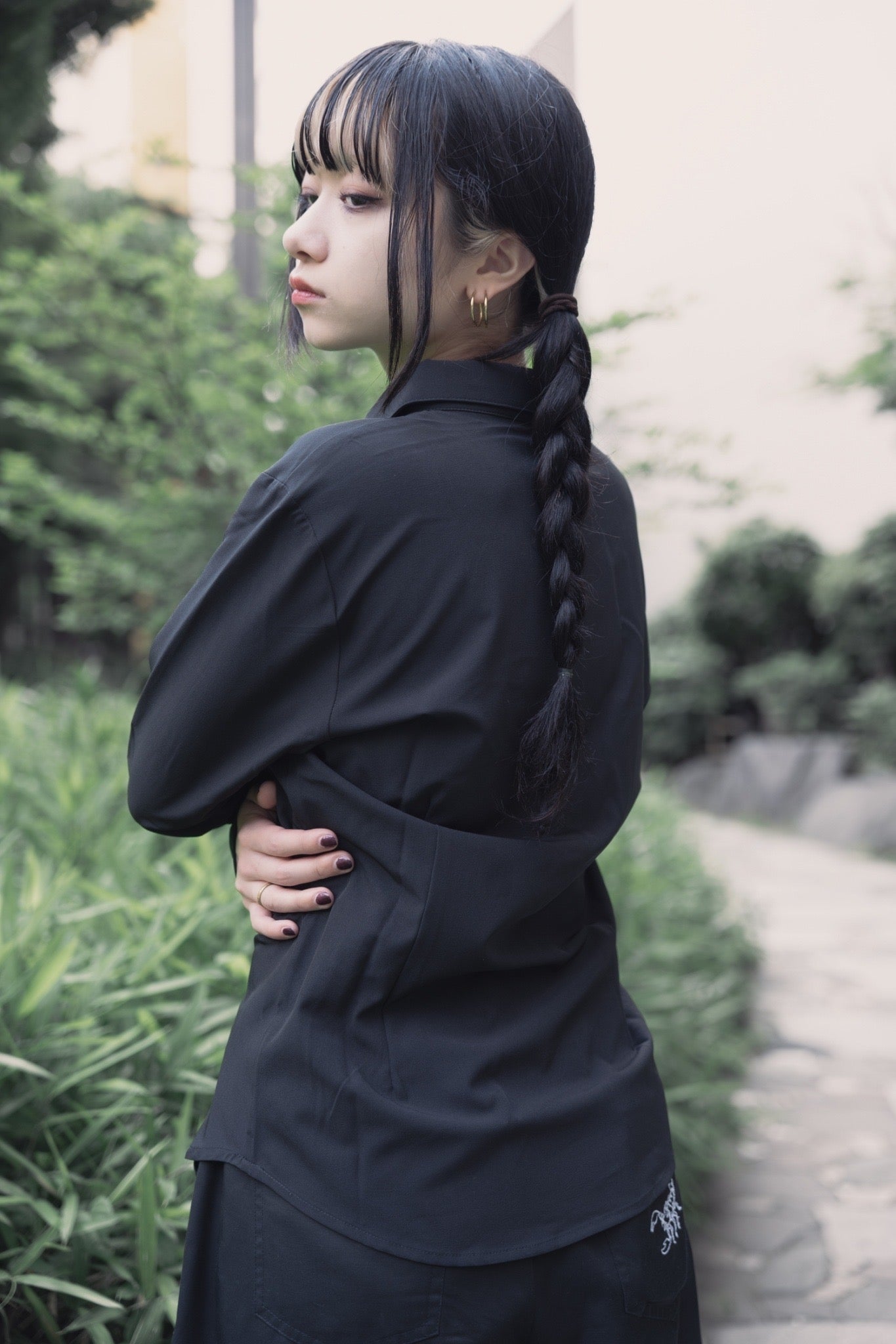 gibous scorpion gather shirt black