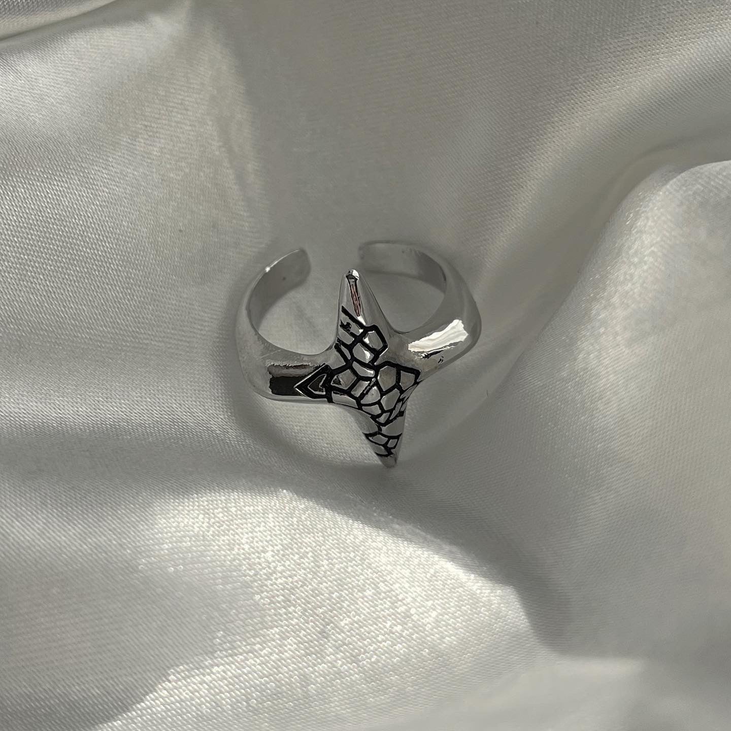gibous snake star ring