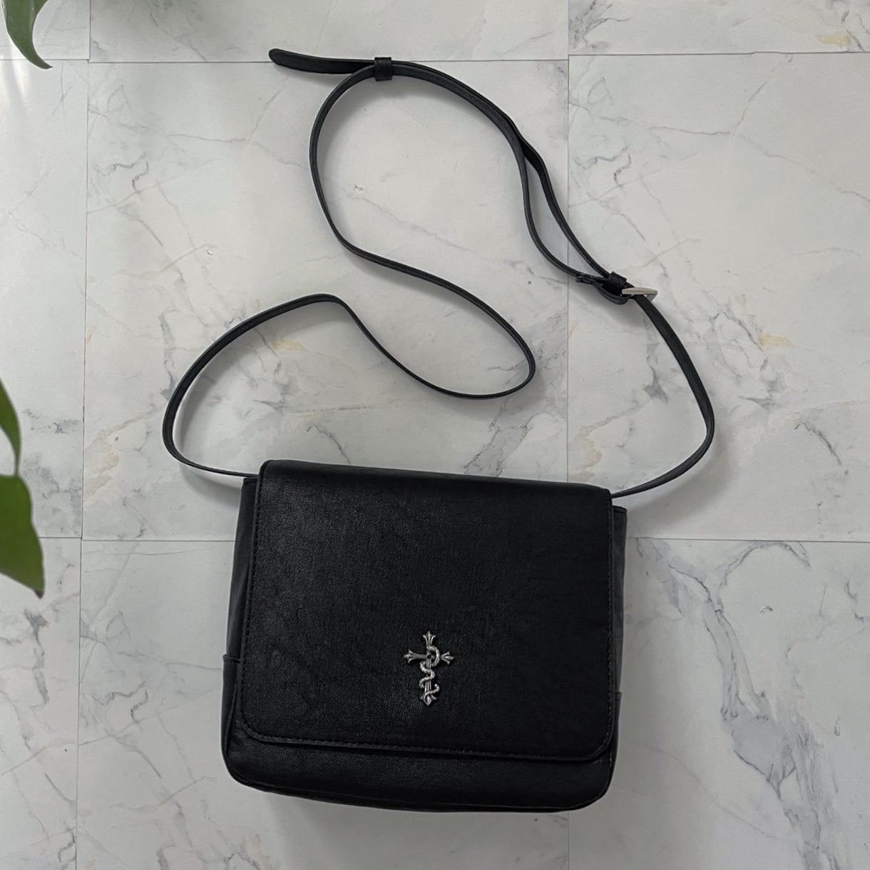 gibous snake cross faux leather shoulder bag