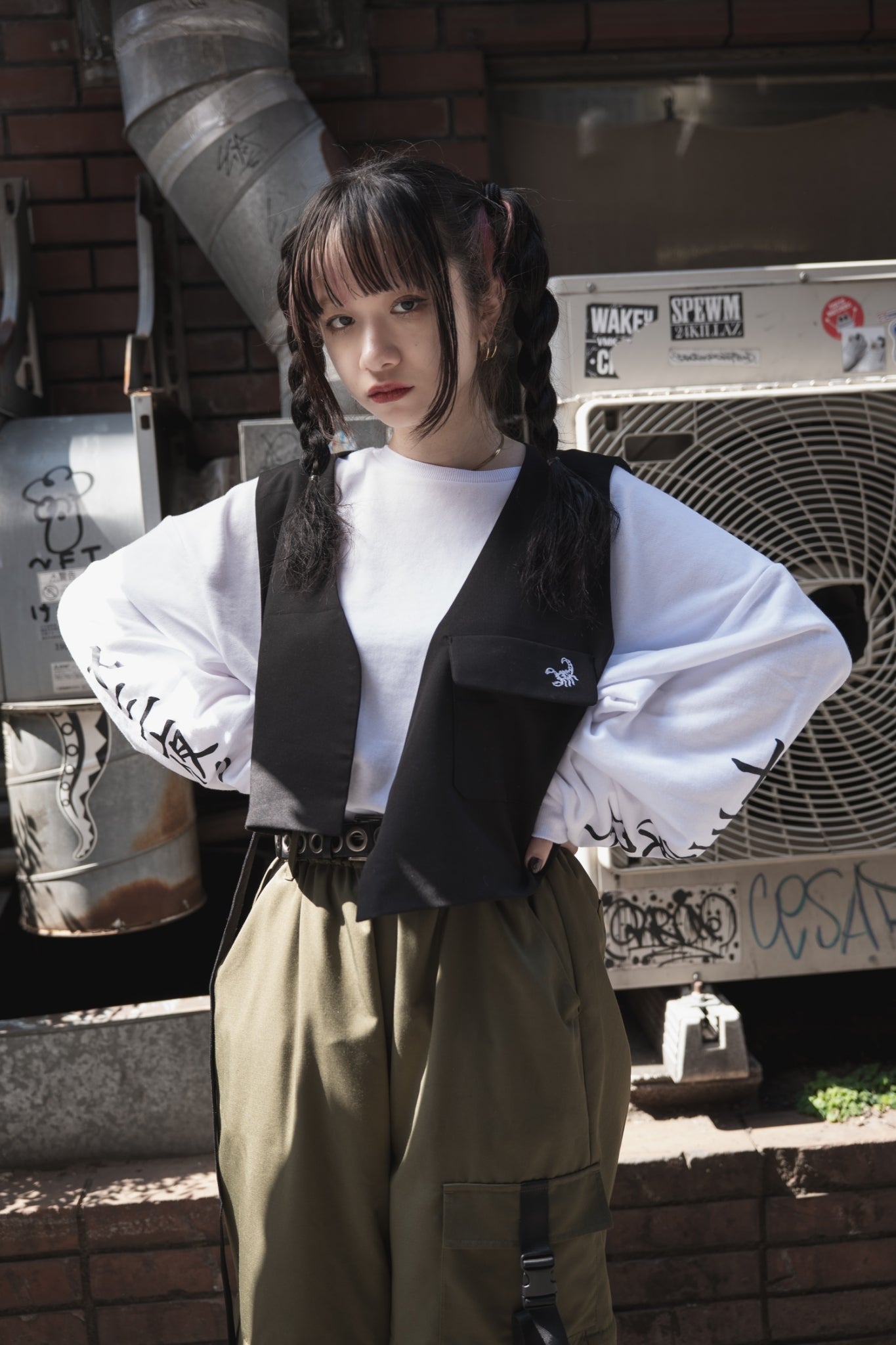 gibous scorpion vest short