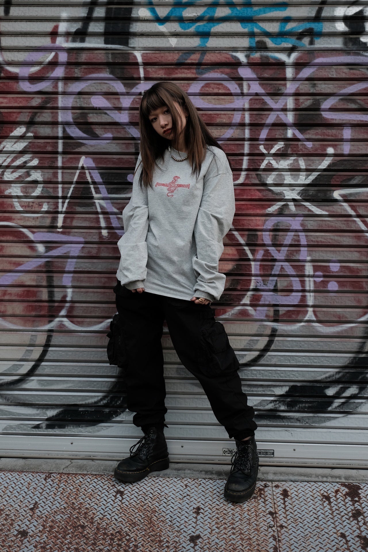 gibous scopion long T gray