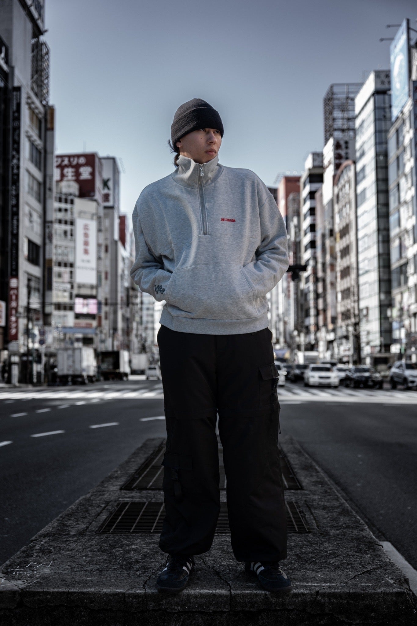 gibous logo snake half zip gray