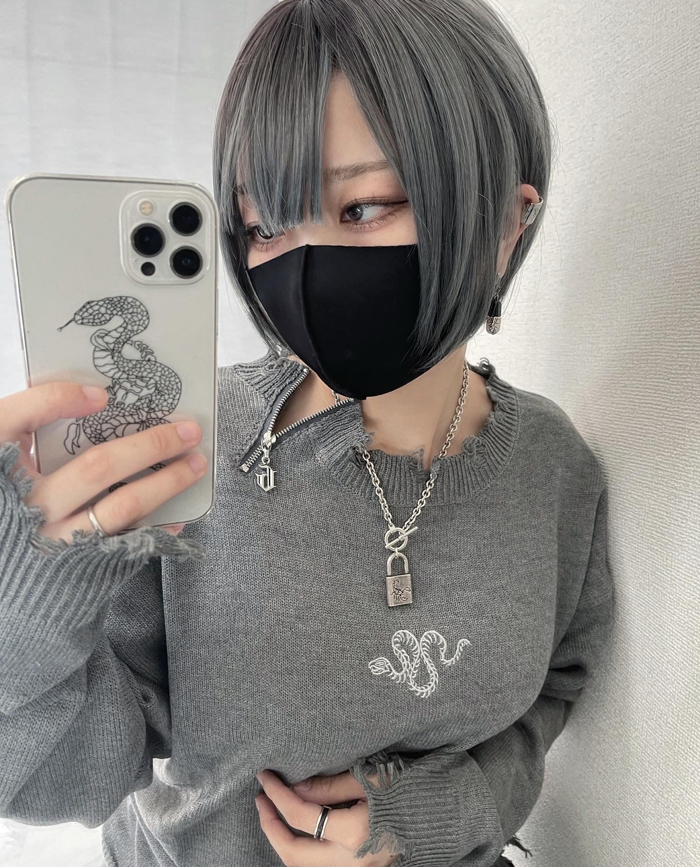 gibous damage zip knit gray