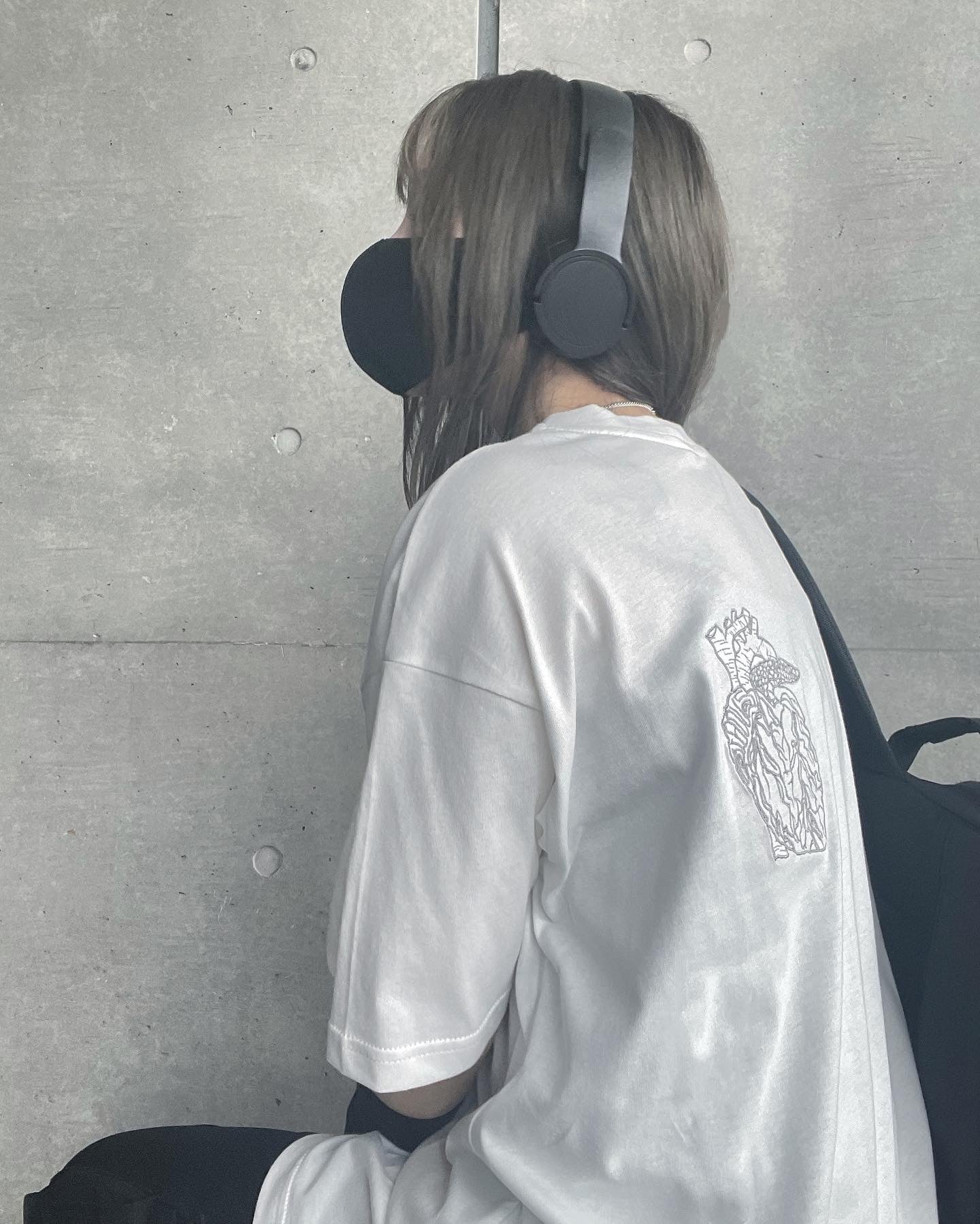 gibous snake heart logo T white
