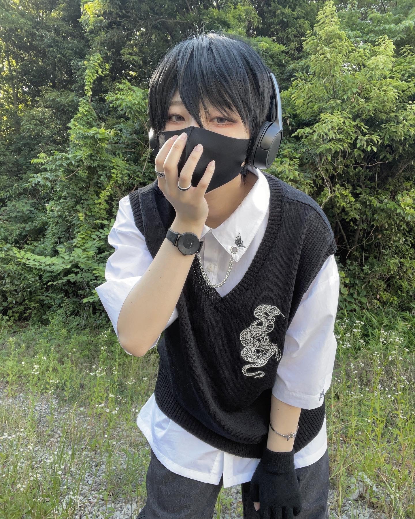 gibous snake scorpion summer vest black