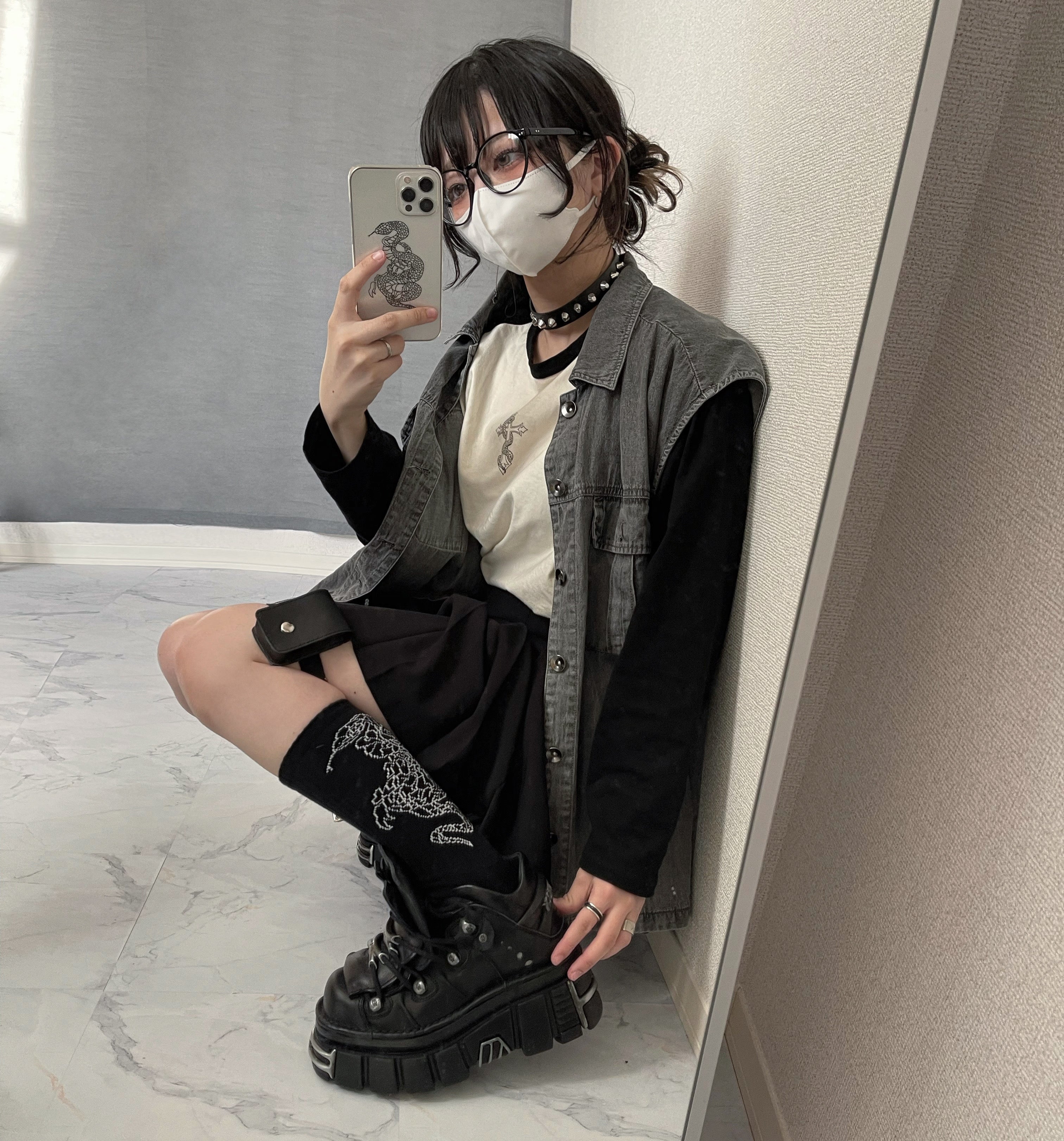 gibous snakescorpion socks