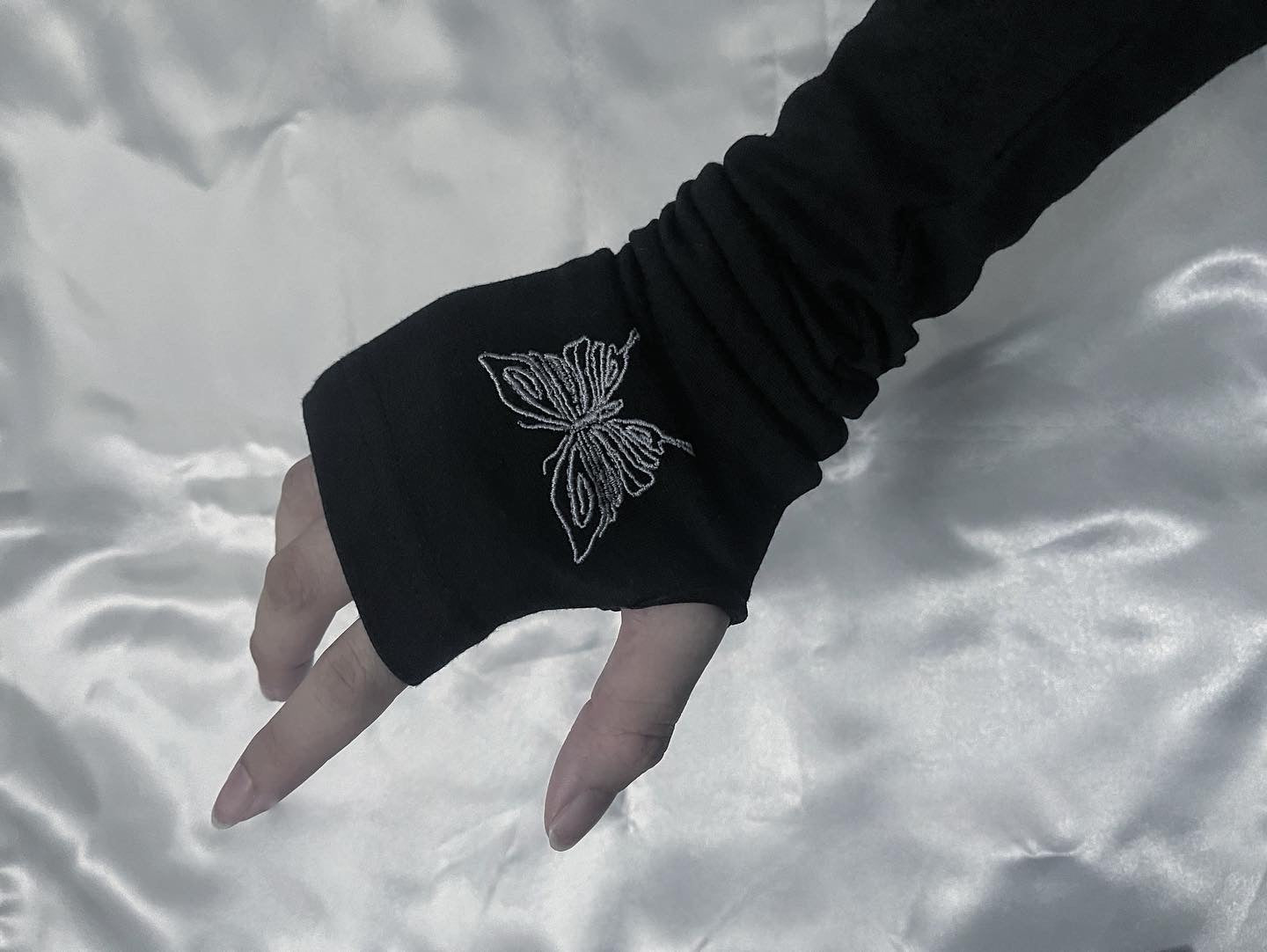 gibous logo butterfly arm cover