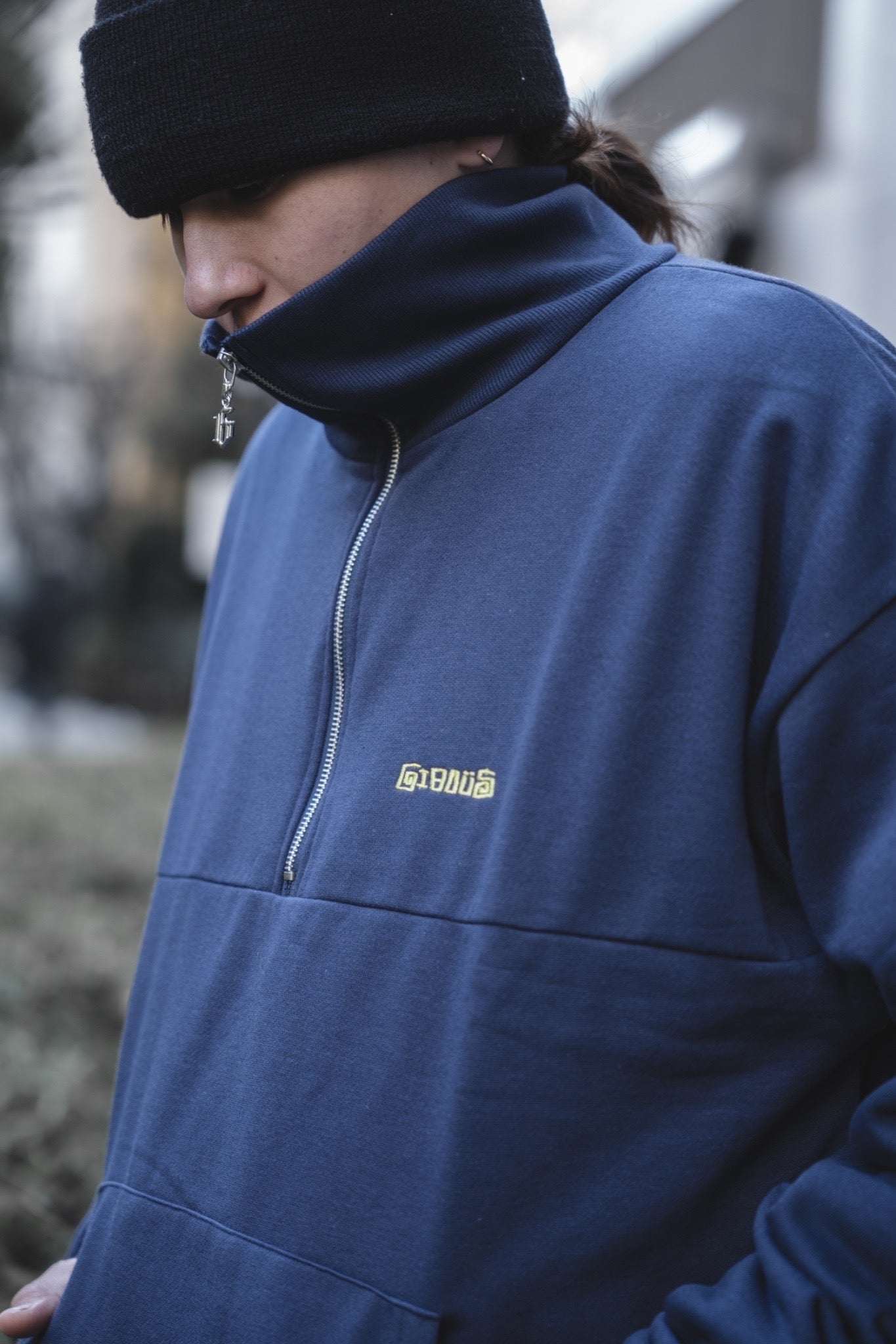 【再販】gibous logo snake half zip navy