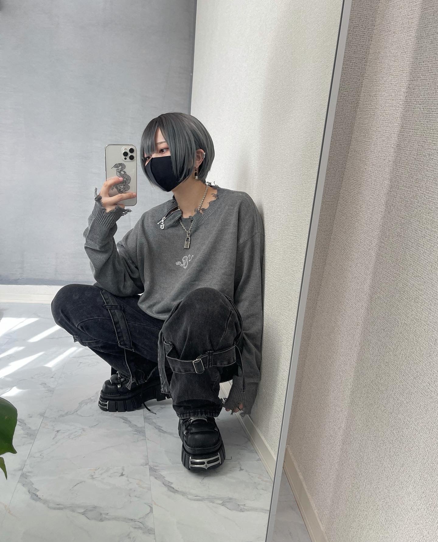 gibous damage zip knit gray