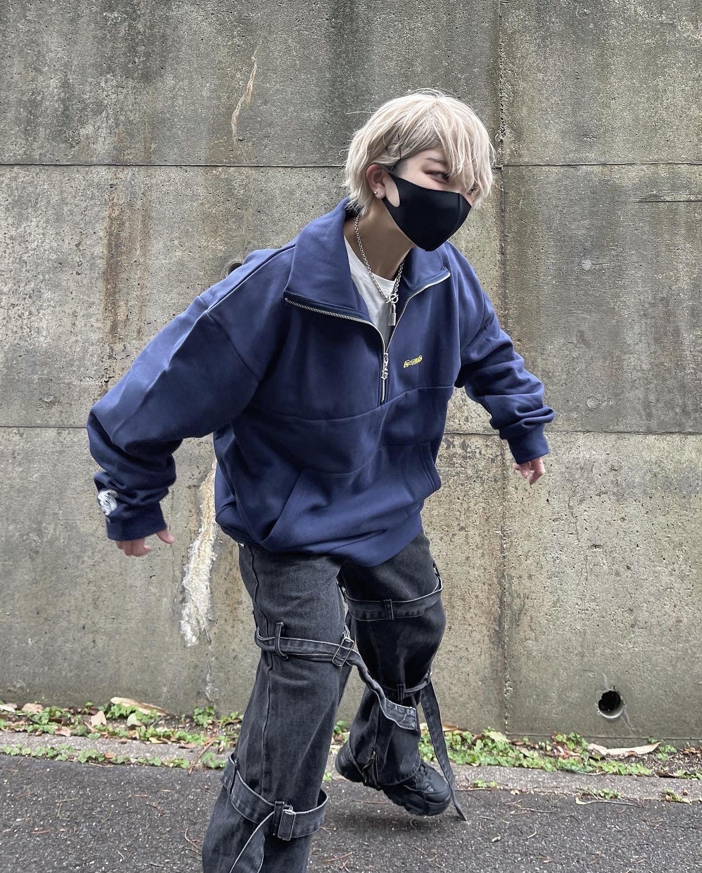 【再販】gibous logo snake half zip navy