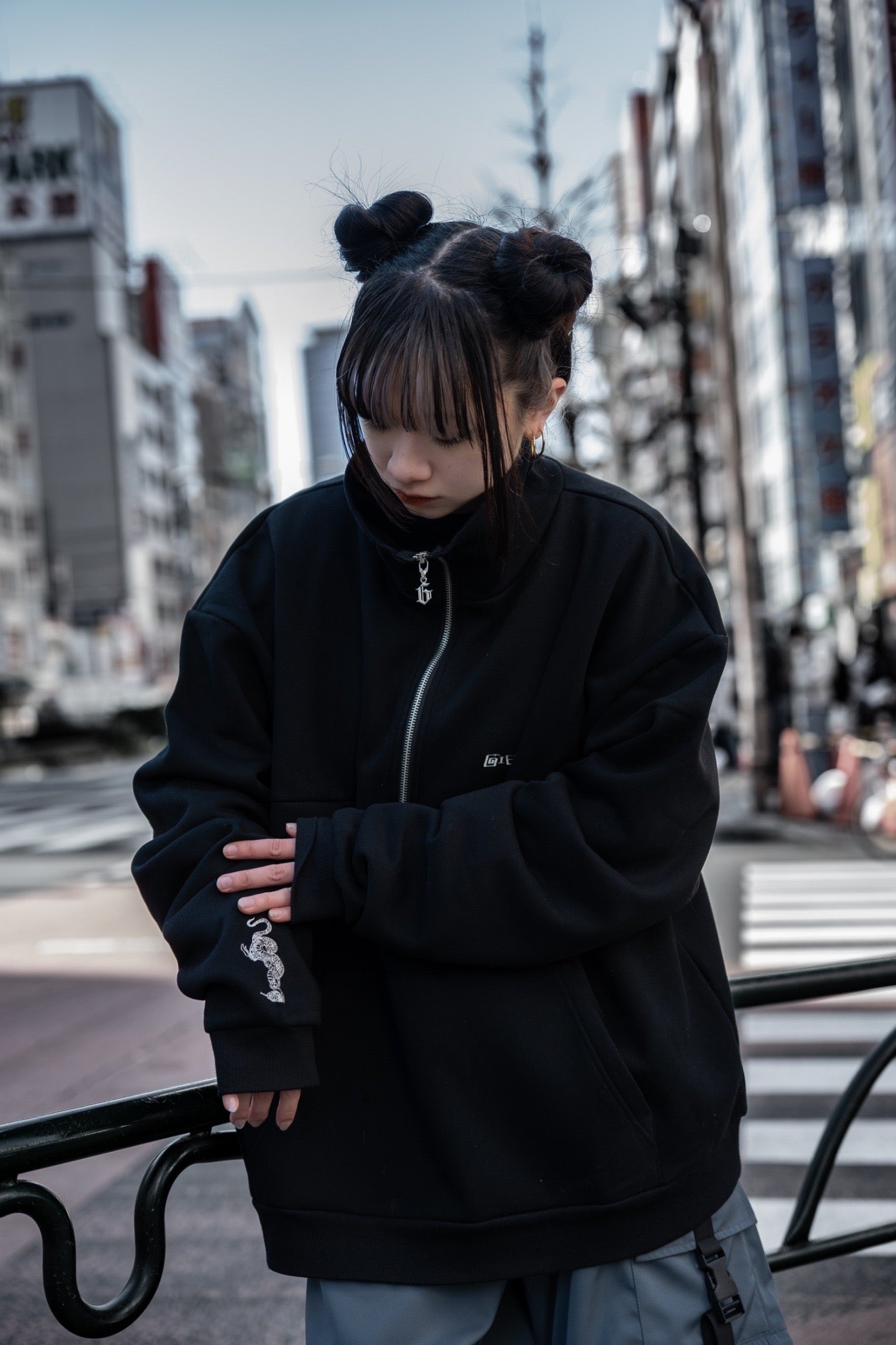 【再販】gibous logo snake half zip black