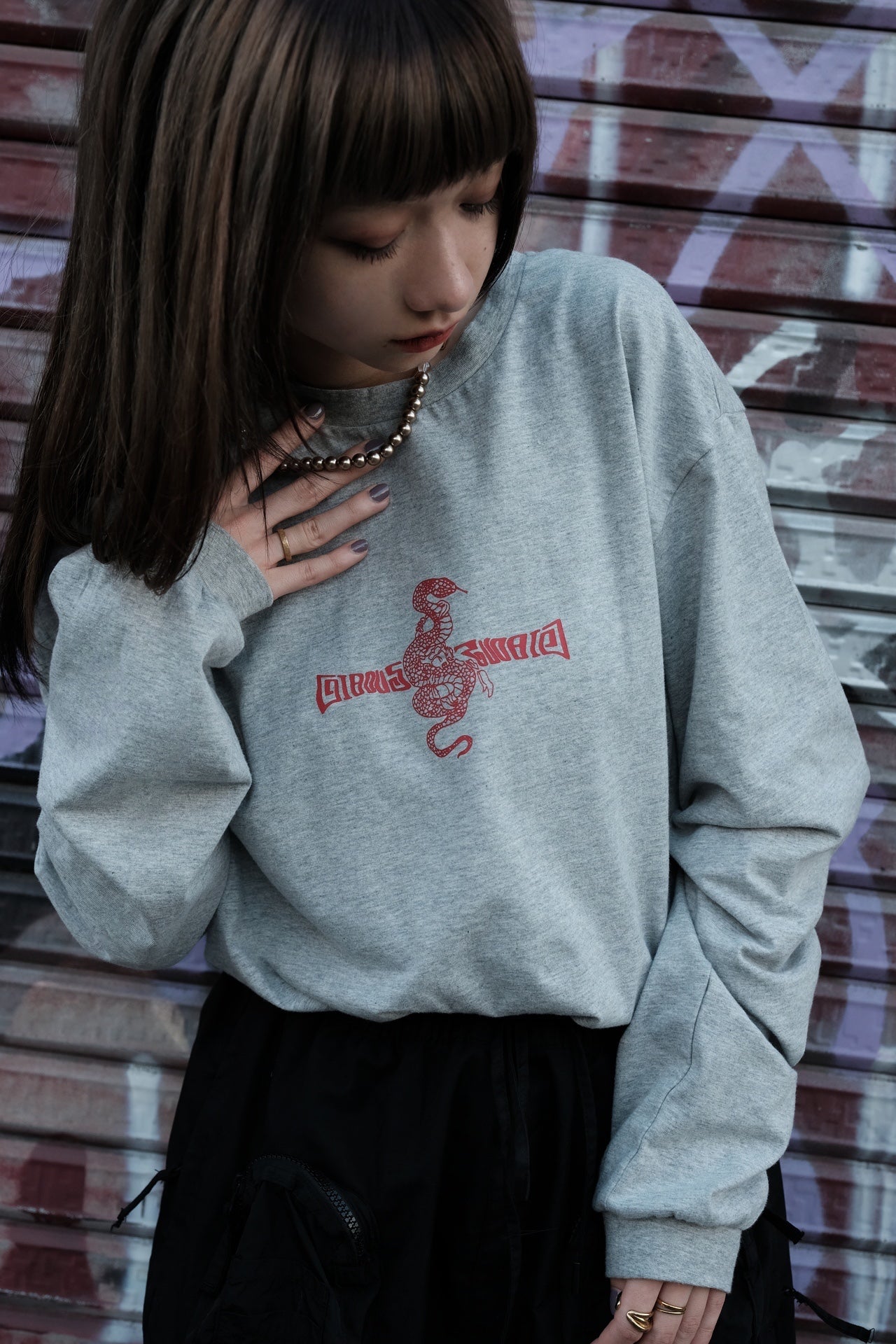 gibous scopion long T gray
