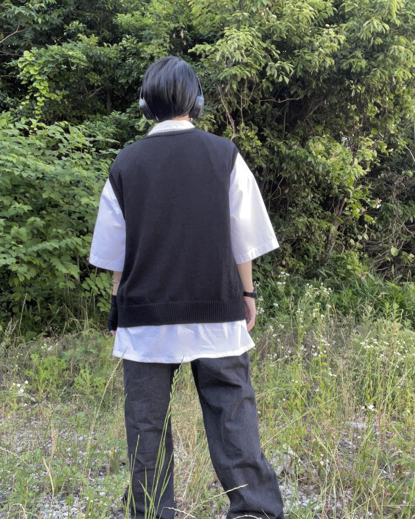 gibous snake scorpion summer vest black